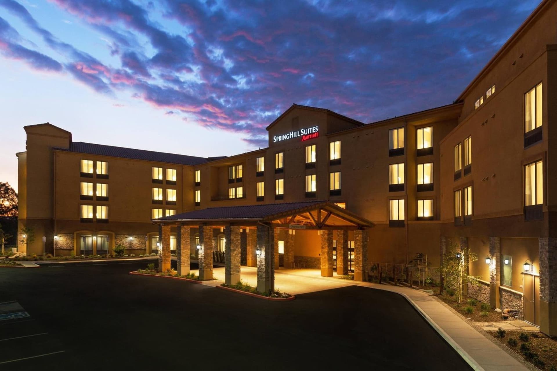 SpringHill Suites by Marriott Paso Robles Atascadero interior in Atascadero, CA — gallery photo 2