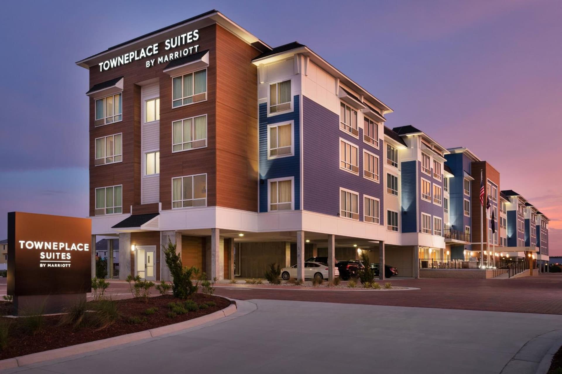 TownePlace Suites by Marriott Outer Banks Kill Devil Hills interior in Kill Devil Hills, NC — gallery photo 2