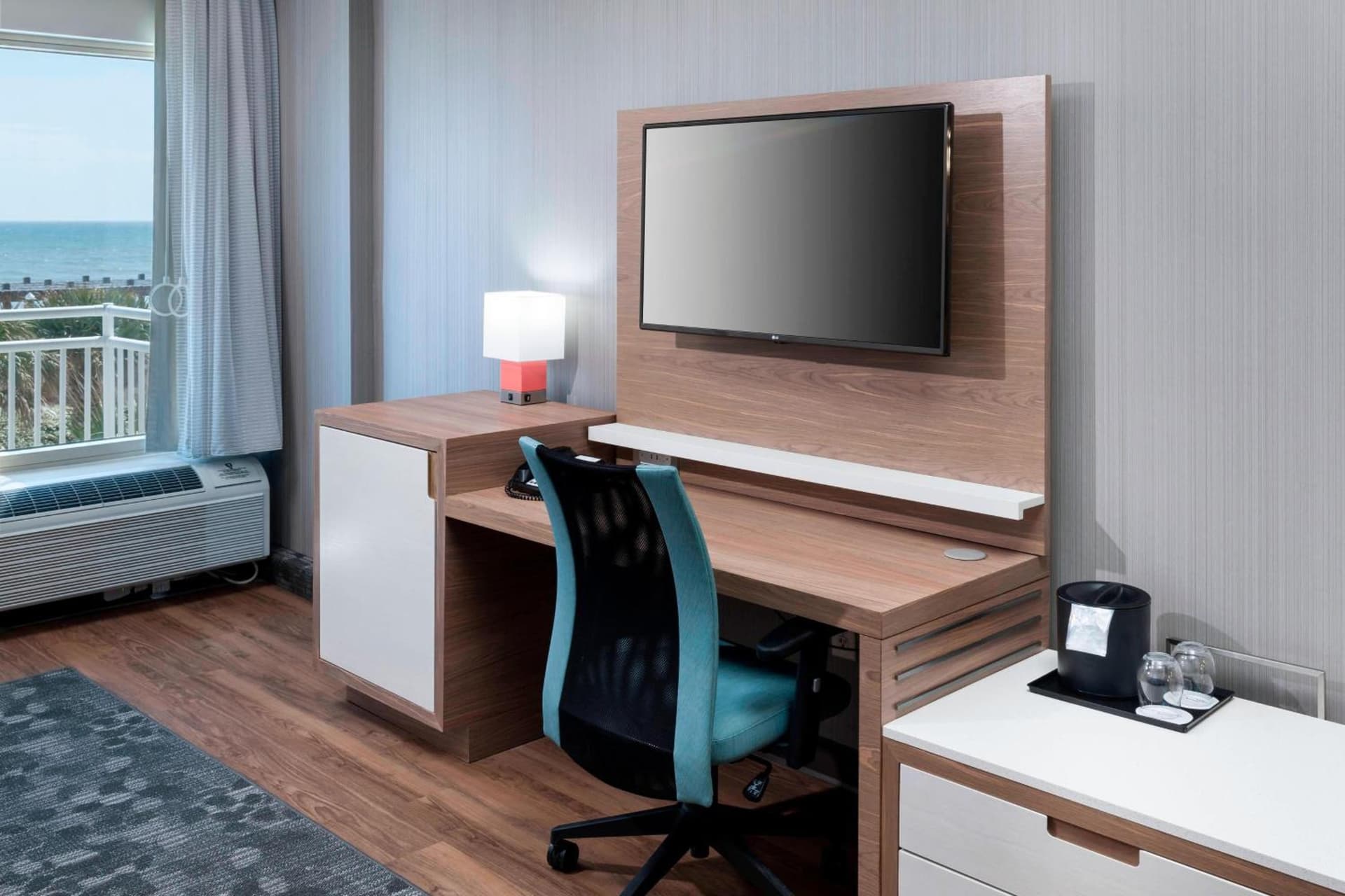 Courtyard by Marriott Carolina Beach Oceanfront gallery photo in Carolina Beach, NC — image 41