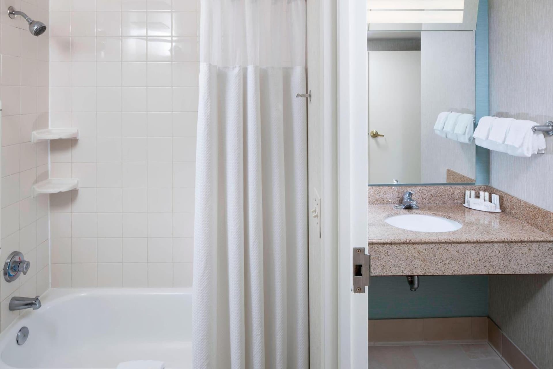 Courtyard by Marriott Carolina Beach Oceanfront gallery photo in Carolina Beach, NC — image 34