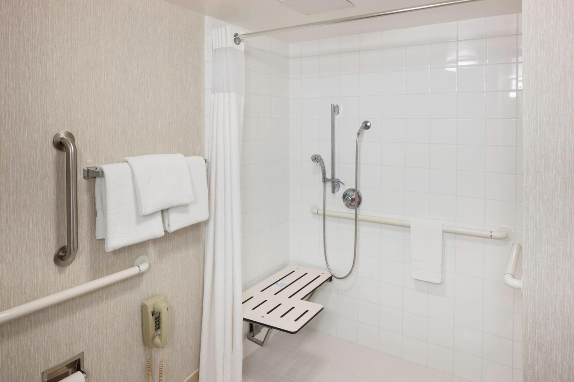 Courtyard by Marriott Carolina Beach Oceanfront gallery photo in Carolina Beach, NC — image 21