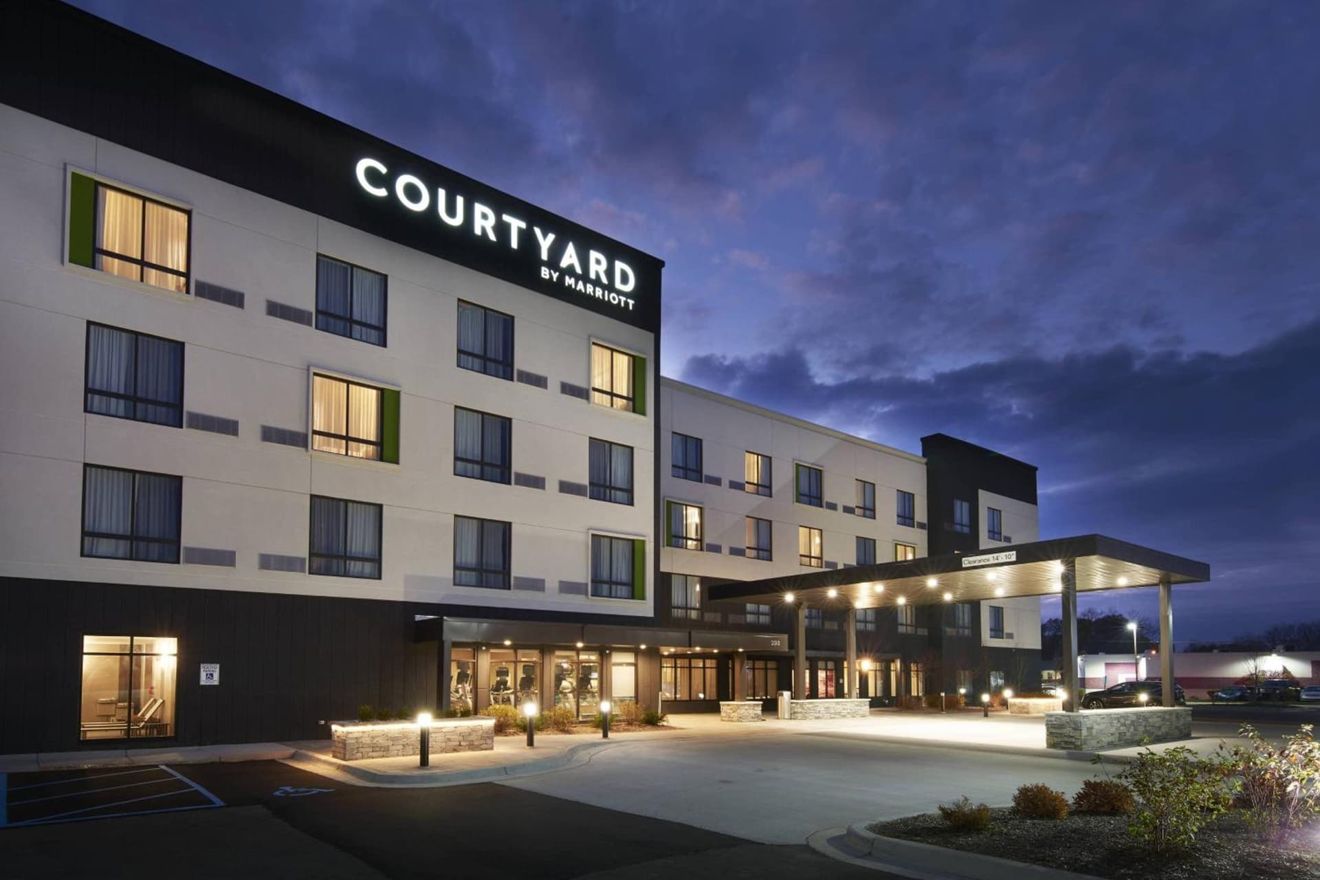 Courtyard by Marriott Jackson interior in Jackson, MI — gallery photo 2