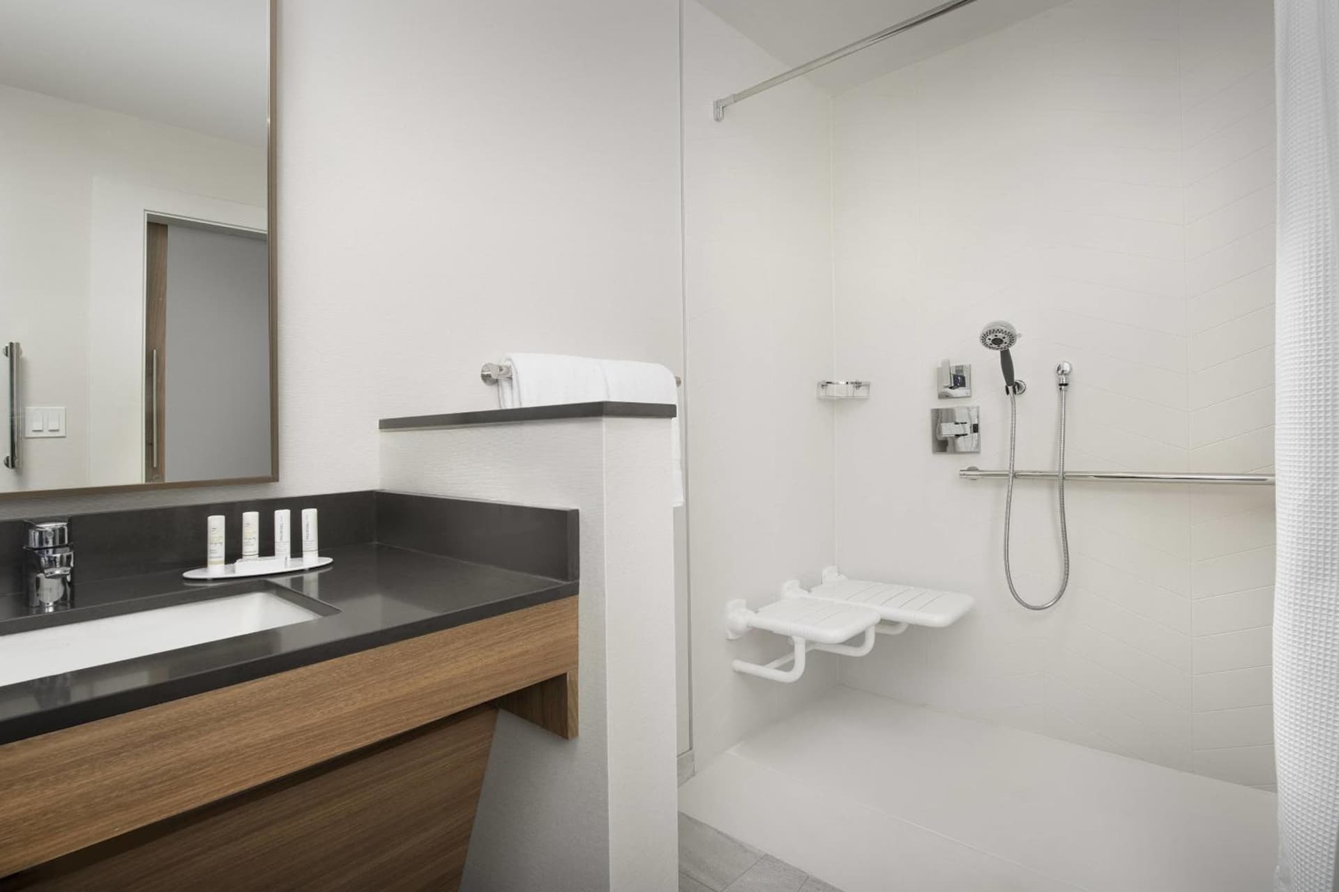 Fairfield Inn & Suites by Marriott Santa Rosa Rohnert Park gallery photo in Rohnert Park, CA — image 19
