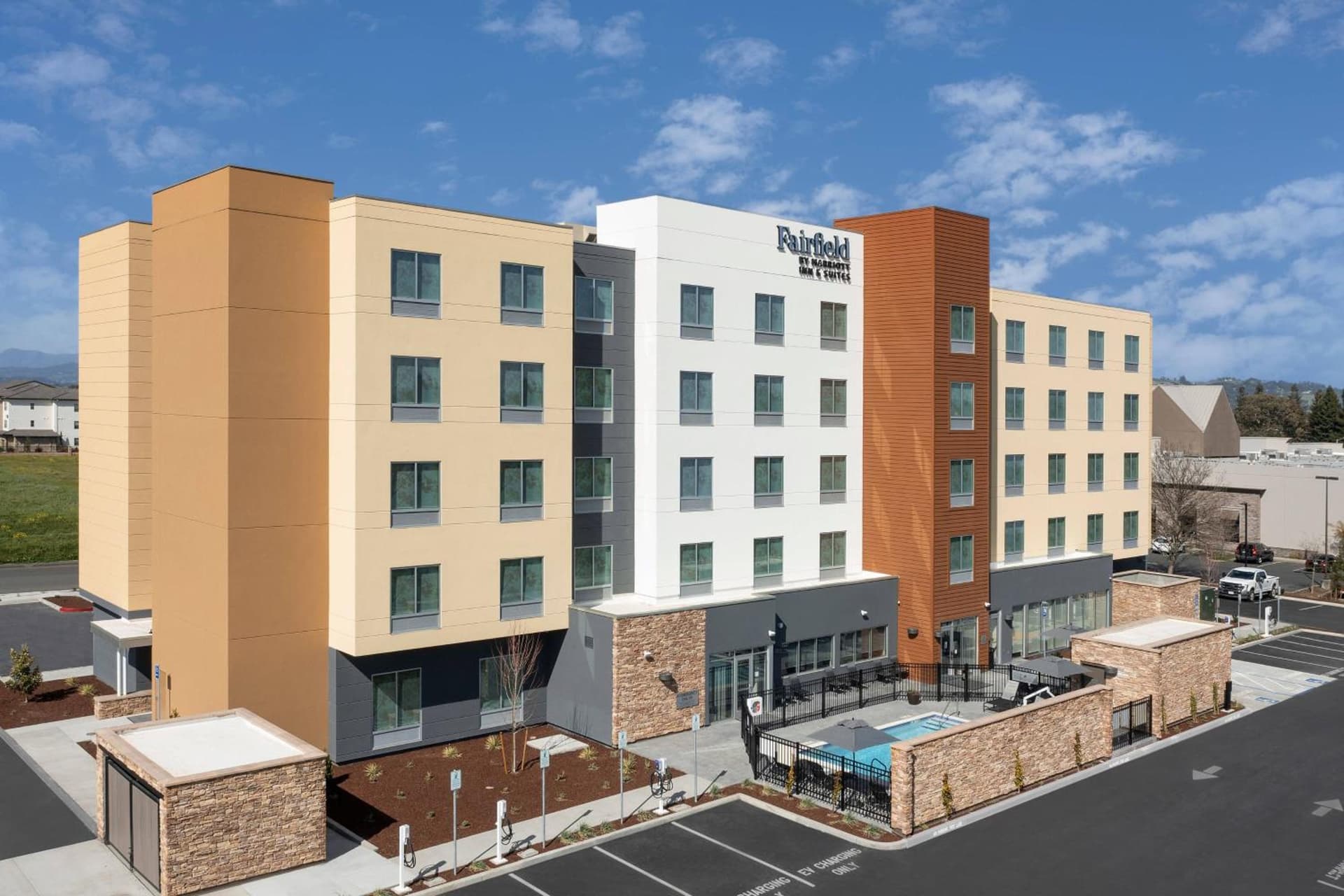 Fairfield Inn & Suites by Marriott Santa Rosa Rohnert Park interior in Rohnert Park, CA — gallery photo 2