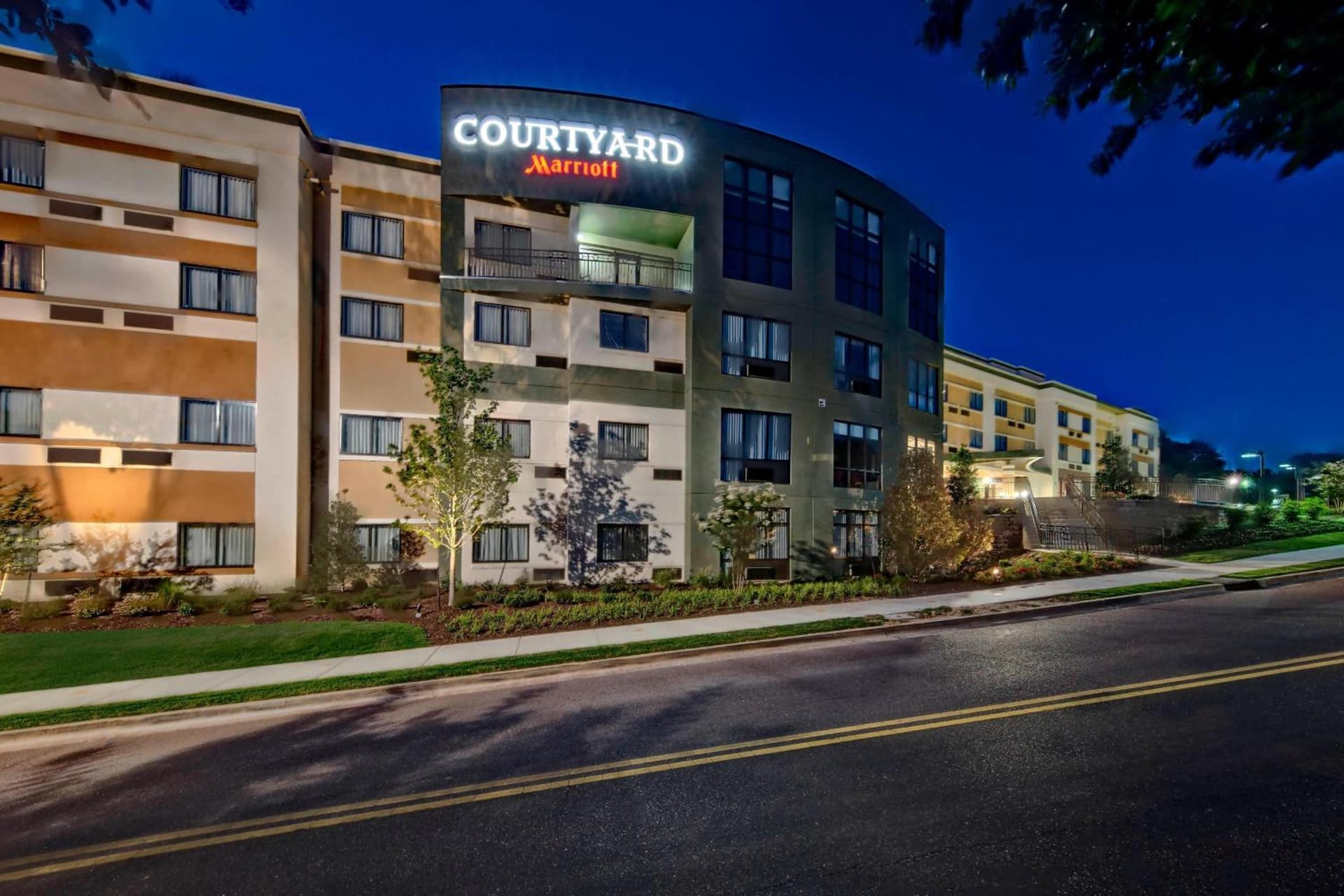 Courtyard by Marriott Oxford interior in Oxford, MS — gallery photo 2