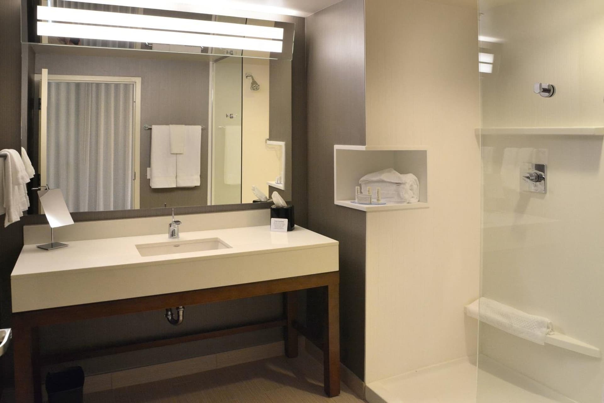 Courtyard by Marriott Youngstown Canfield gallery photo in Canfield, OH — image 19