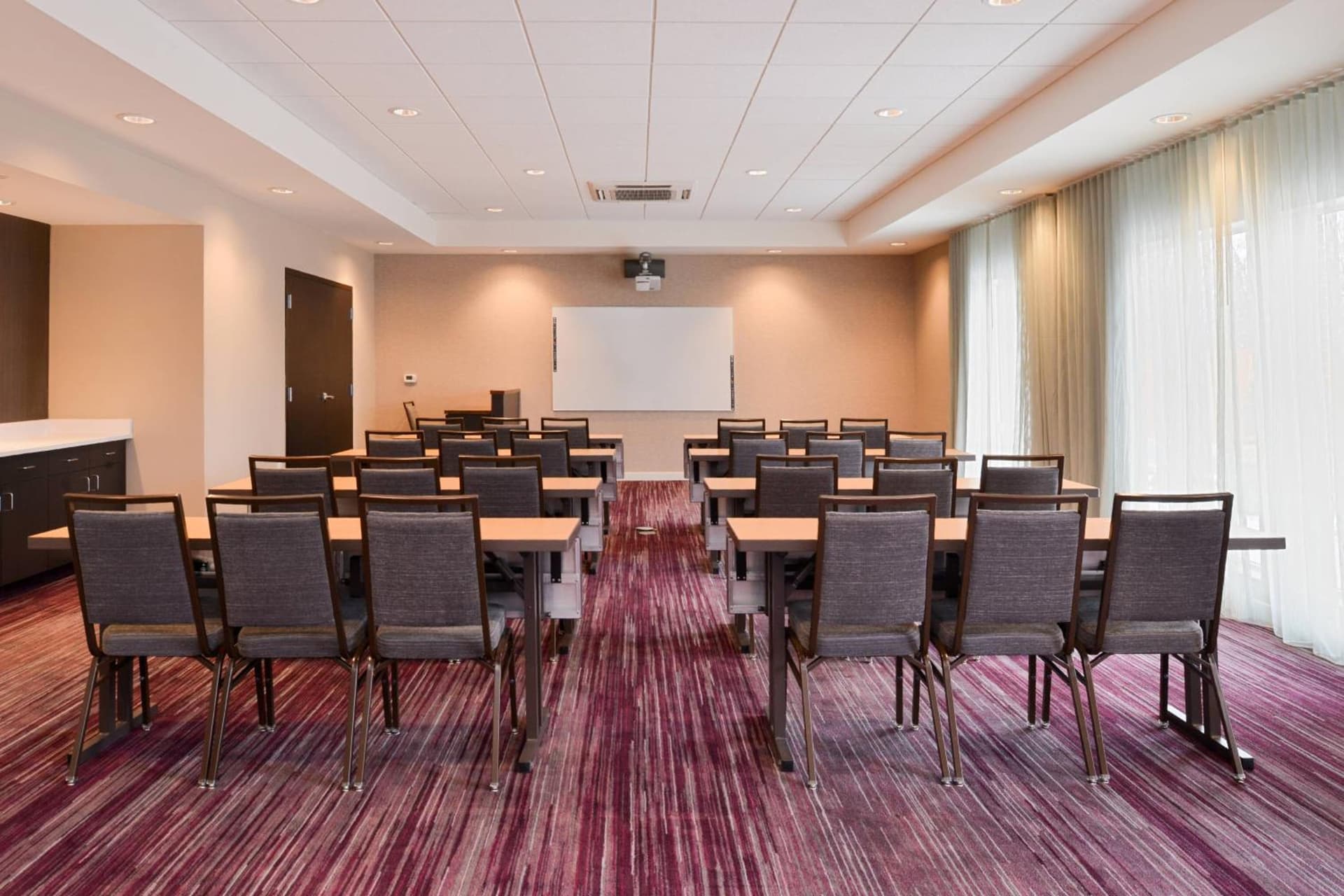 Courtyard by Marriott Toledo North gallery photo in Toledo, OH — image 5