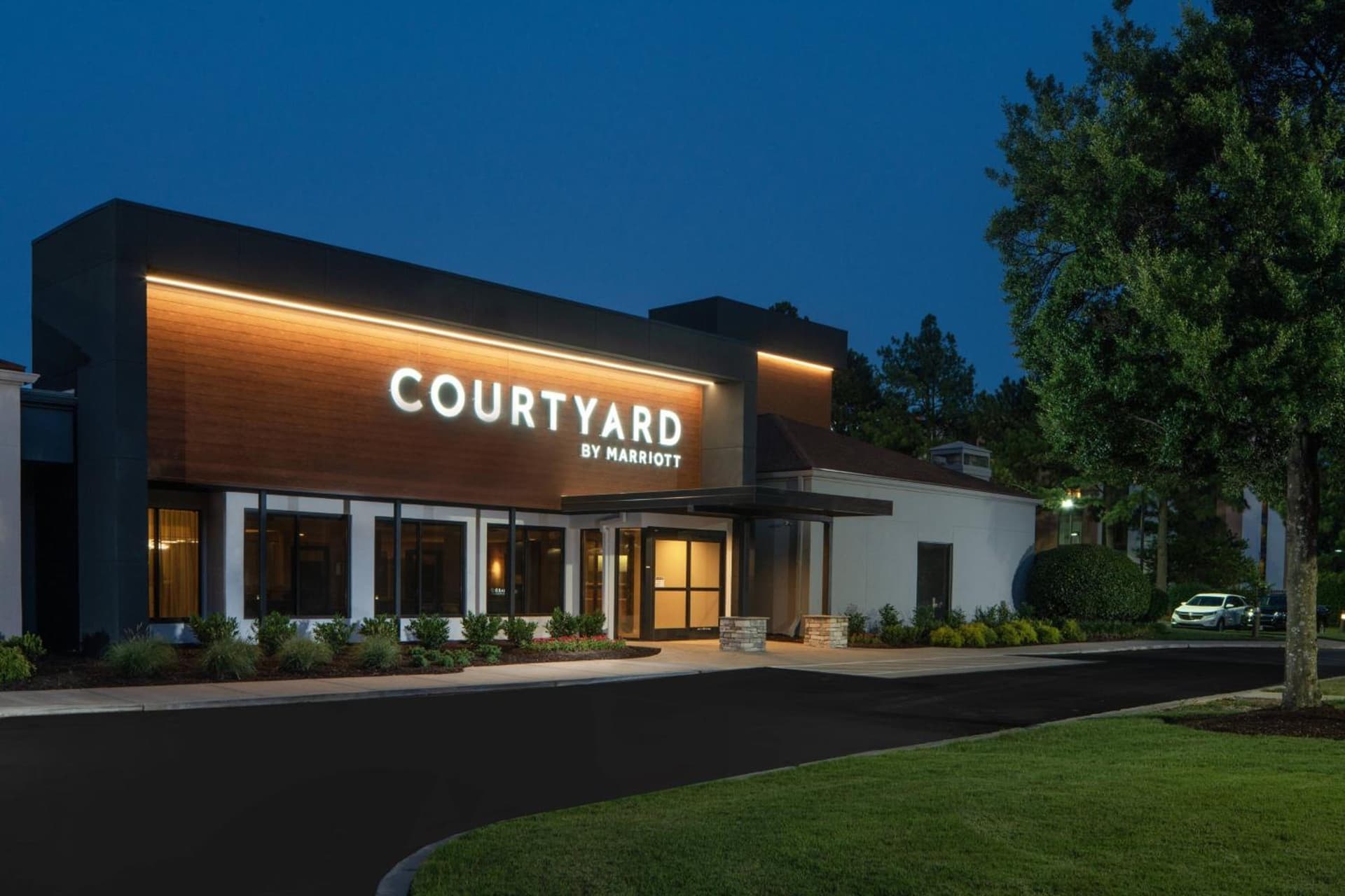 Courtyard by Marriott Memphis East/Park Avenue interior in Memphis, TN — gallery photo 2