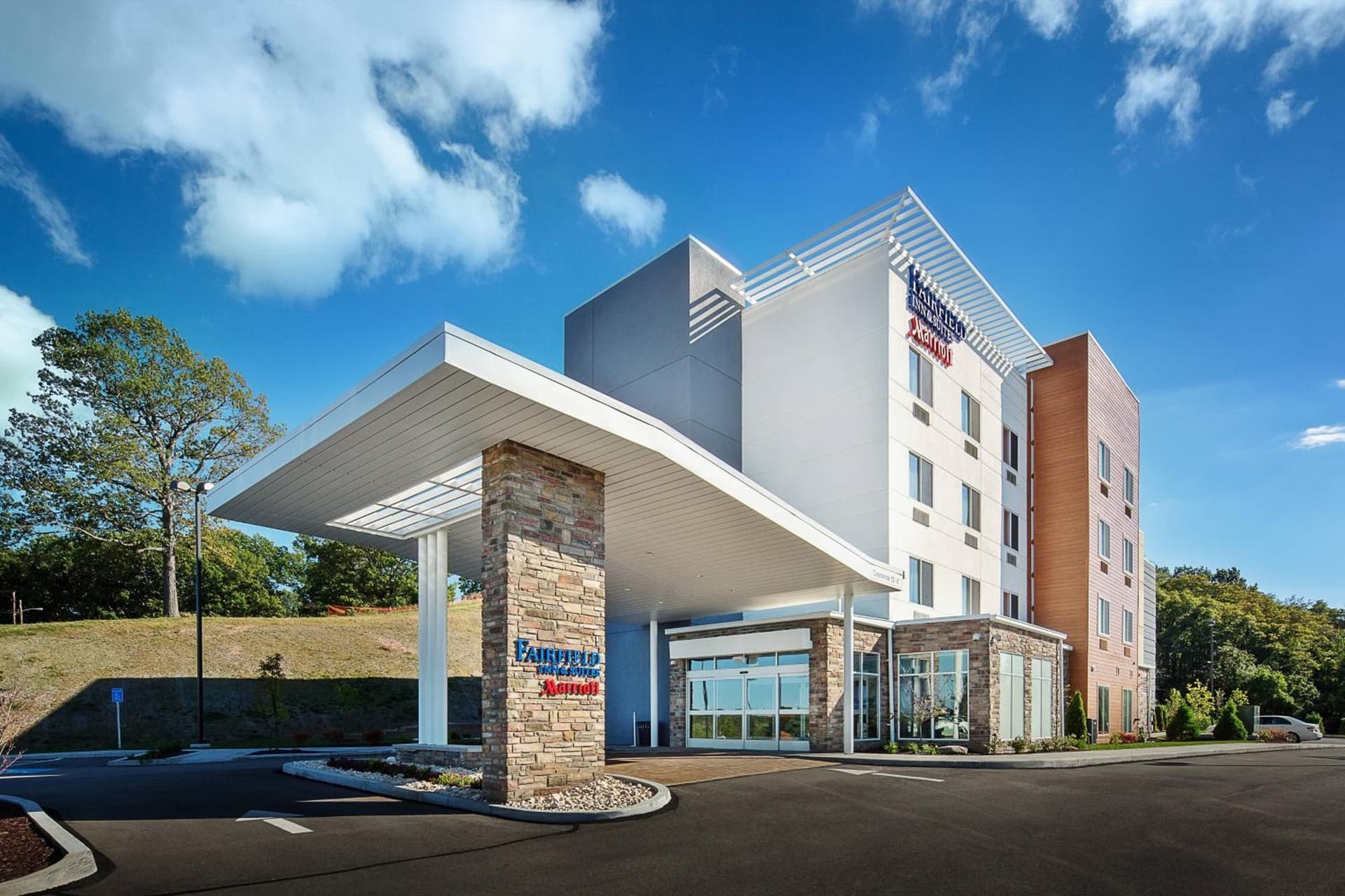 Fairfield Inn and Suites by Marriott Monaca property views in Monaca, PA — gallery photo 3