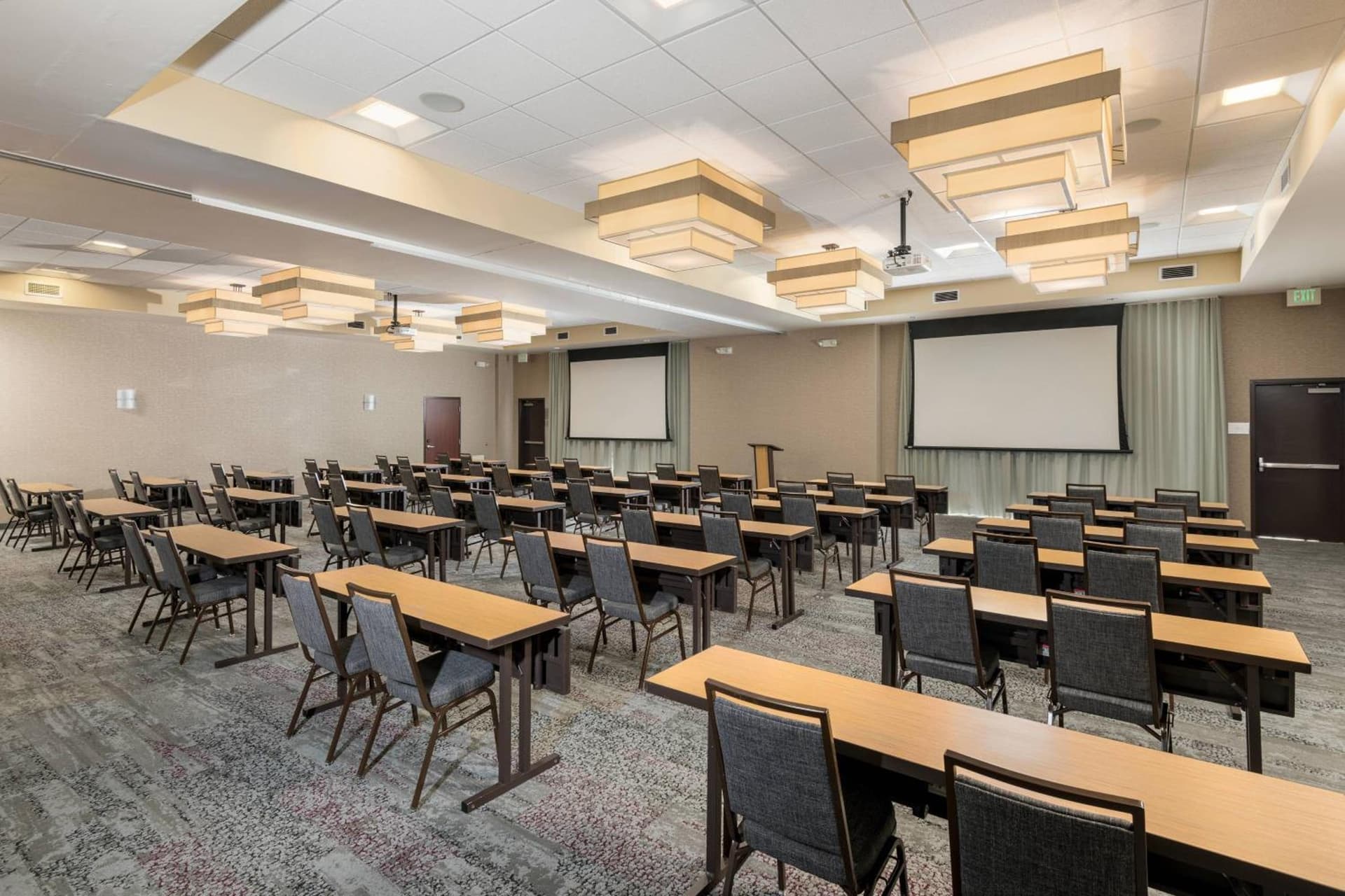 Courtyard by Marriott San Diego Oceanside gallery photo in Oceanside, CA — image 10