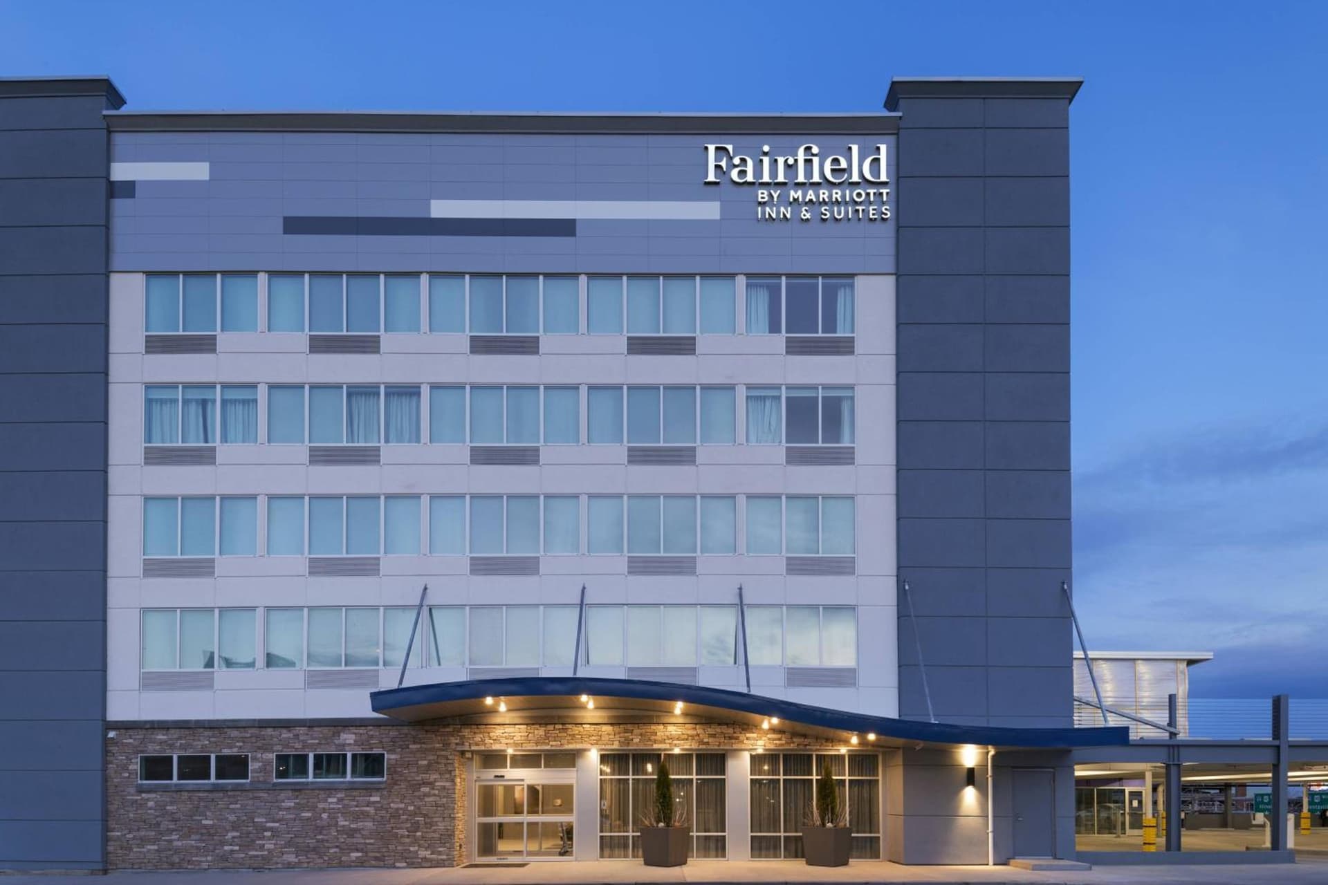Fairfield Inn and Suites by Marriott St Louis Downtown interior in Saint Louis, MO — gallery photo 2