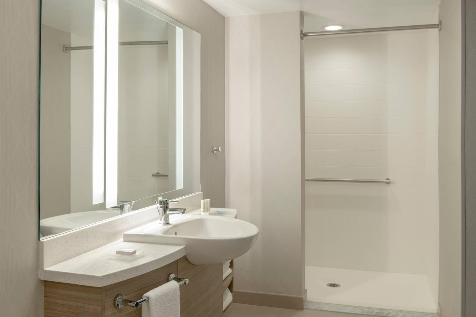 SpringHill Suites by Marriott San Diego Carlsbad interior in Carlsbad, CA — gallery photo 2