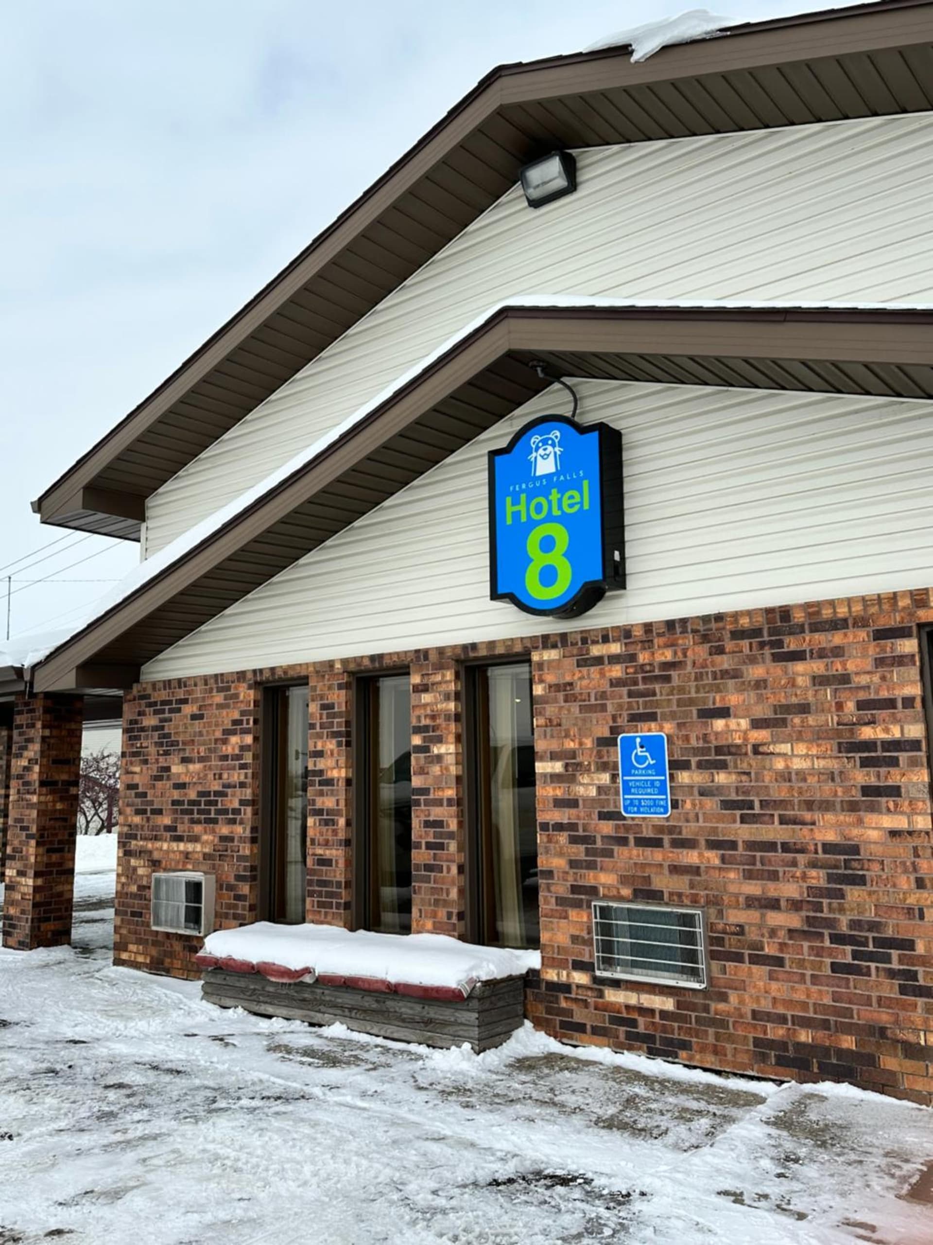 Hotel 8 featured exterior or lobby in Fergus Falls, MN — similar hotel