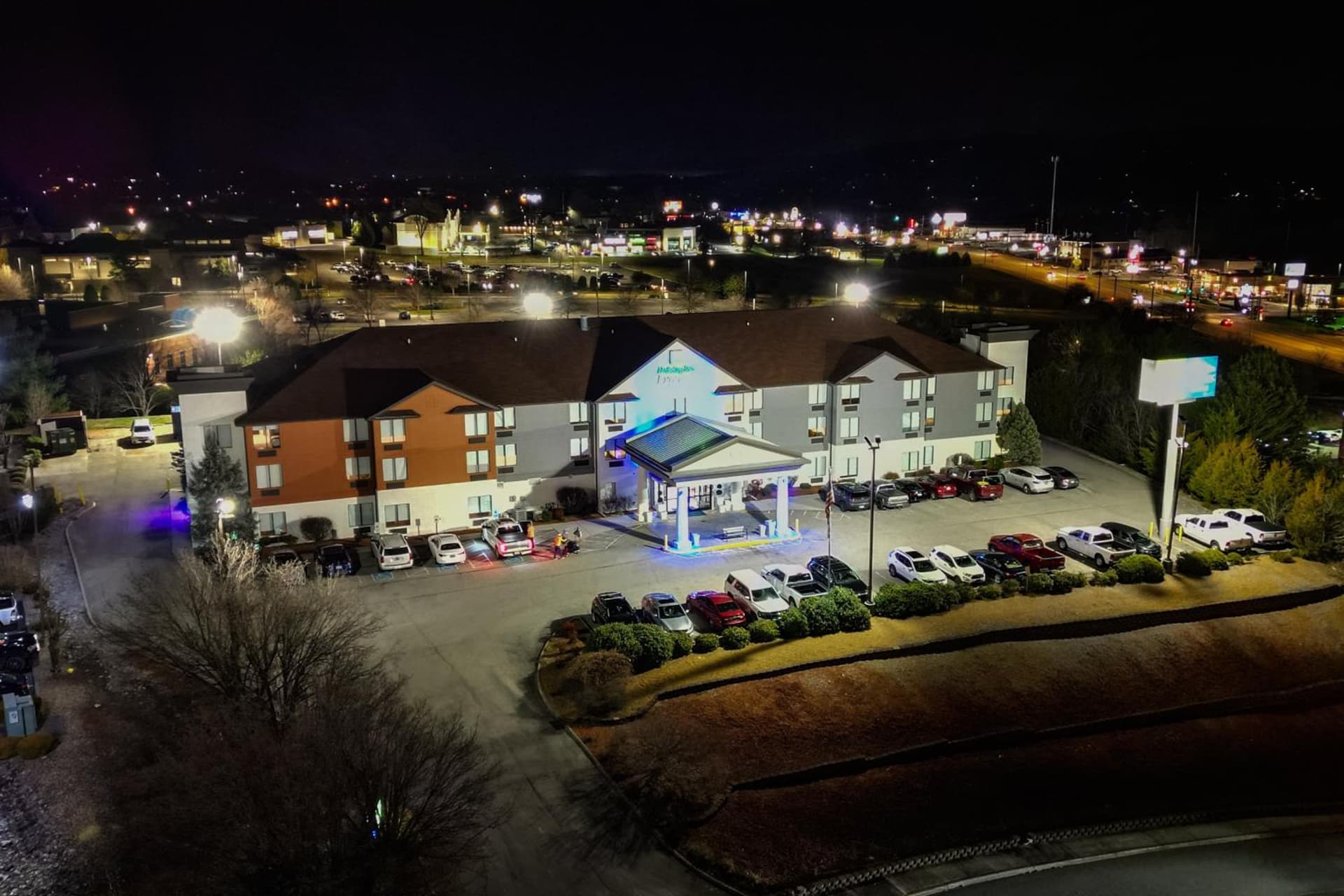 Holiday Inn Express Hotel & Suites Knoxville-North-I-75 Exit 112 by IHG exterior or lobby in Knoxville, TN — main listing photo