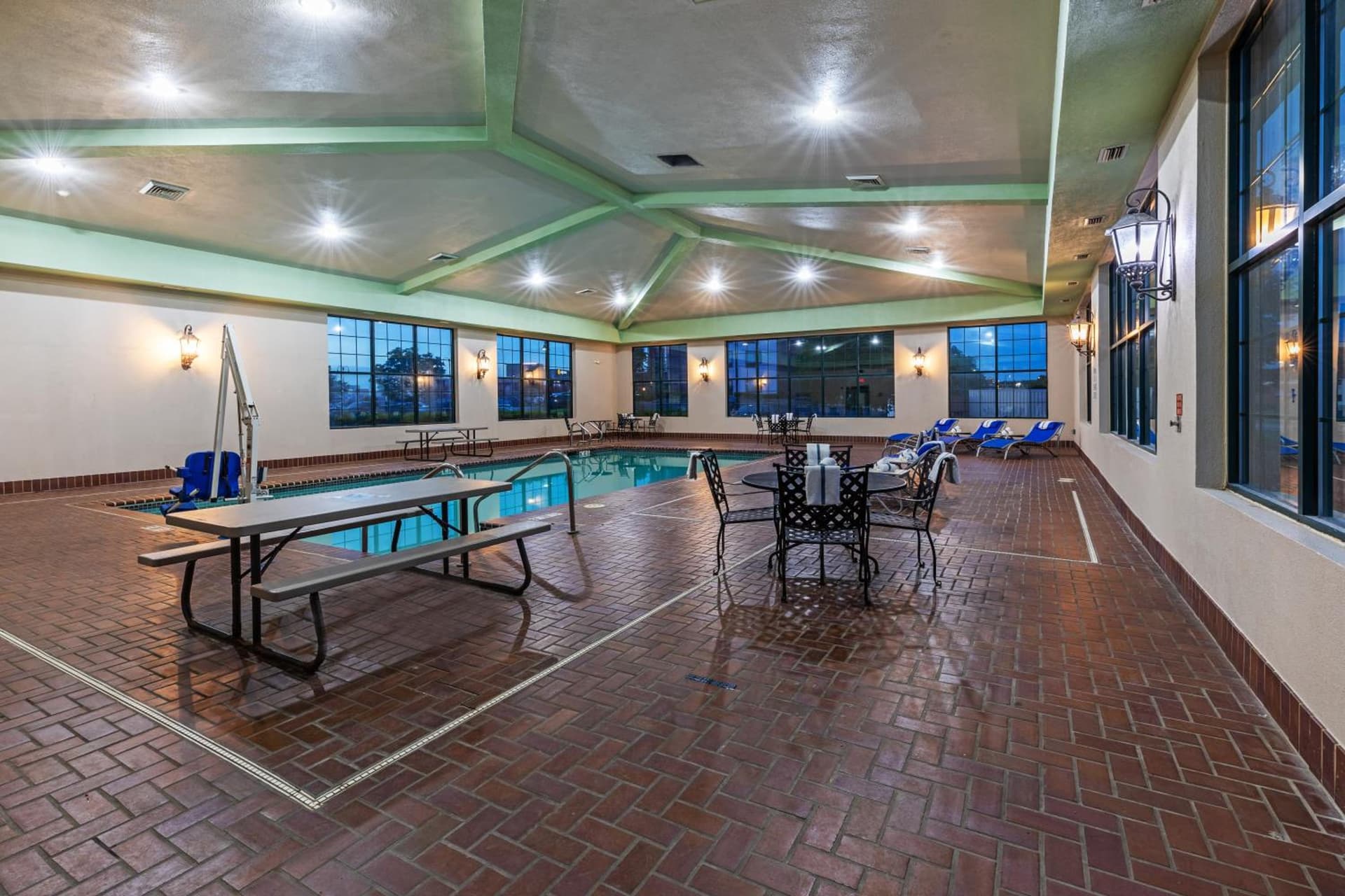 Holiday Inn Express & Suites Tulsa S Broken Arrow Hwy 51 by IHG gallery photo in Broken Arrow, OK — image 41