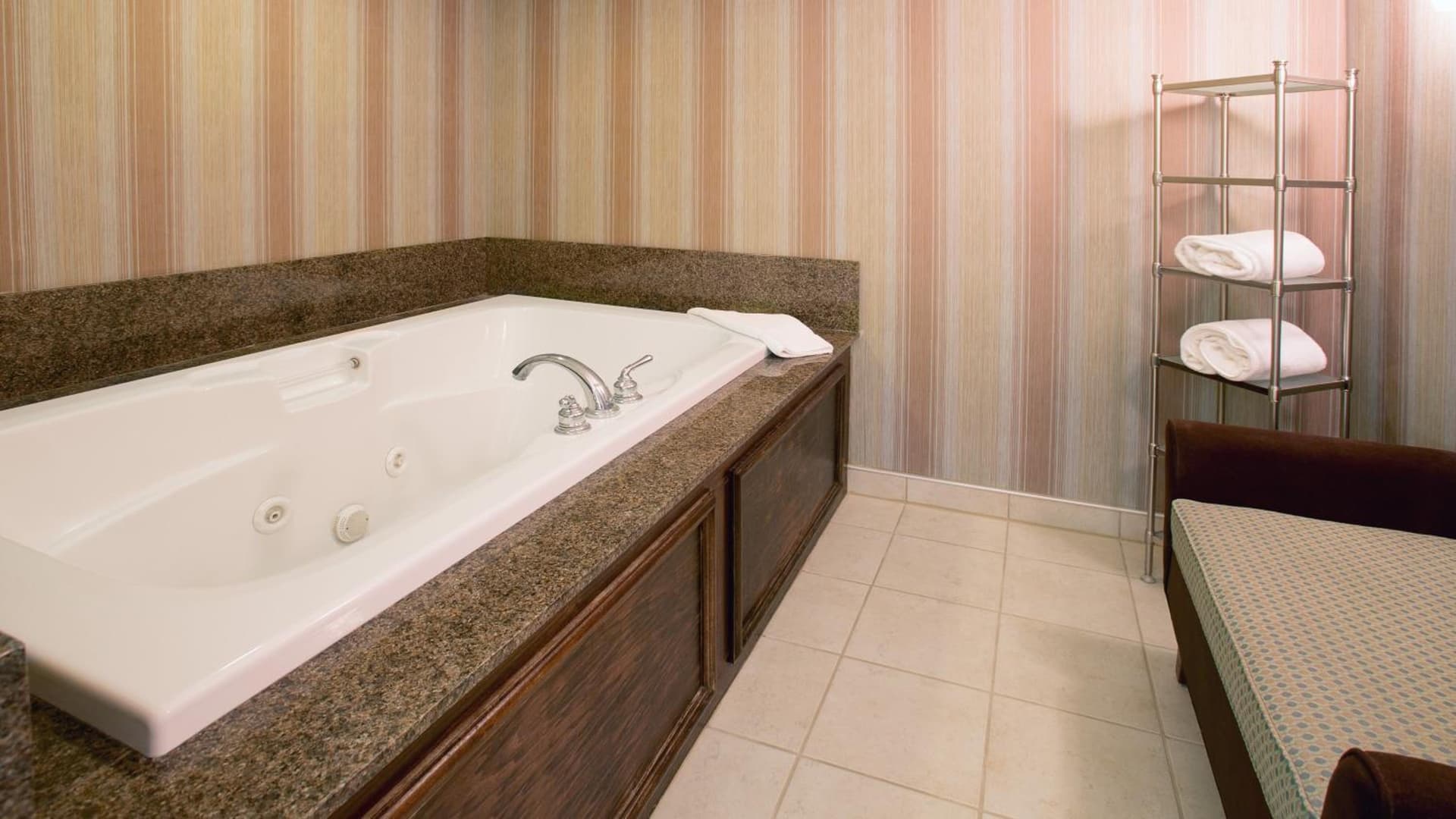 Holiday Inn Express Indianapolis Airport by IHG property views in Plainfield, IN — gallery photo 3
