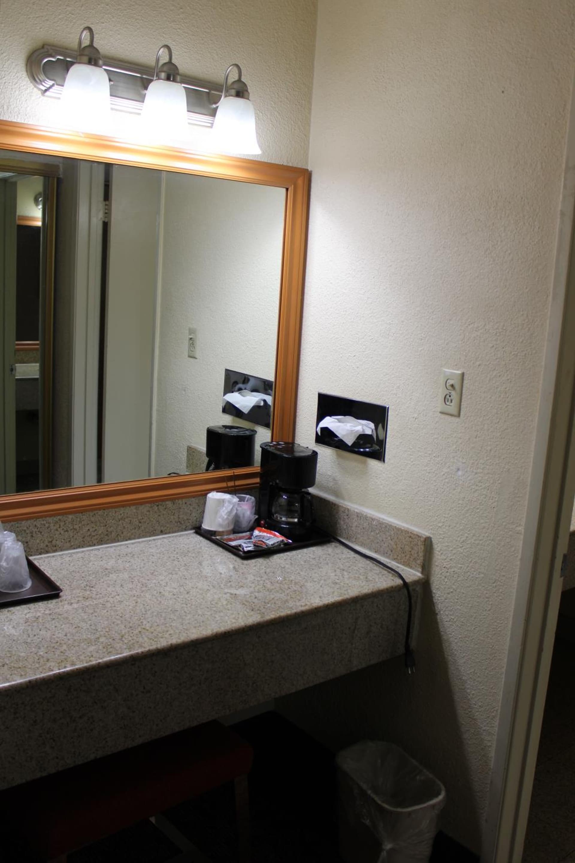 Clarion Hotel Bakersfield North gallery photo in Bakersfield, CA — image 71