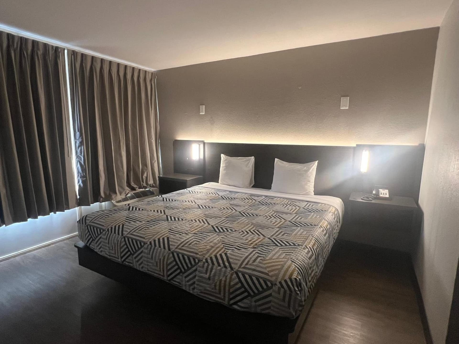 Motel 6 Glendale Phoenix property views in Glendale, AZ — gallery photo 3
