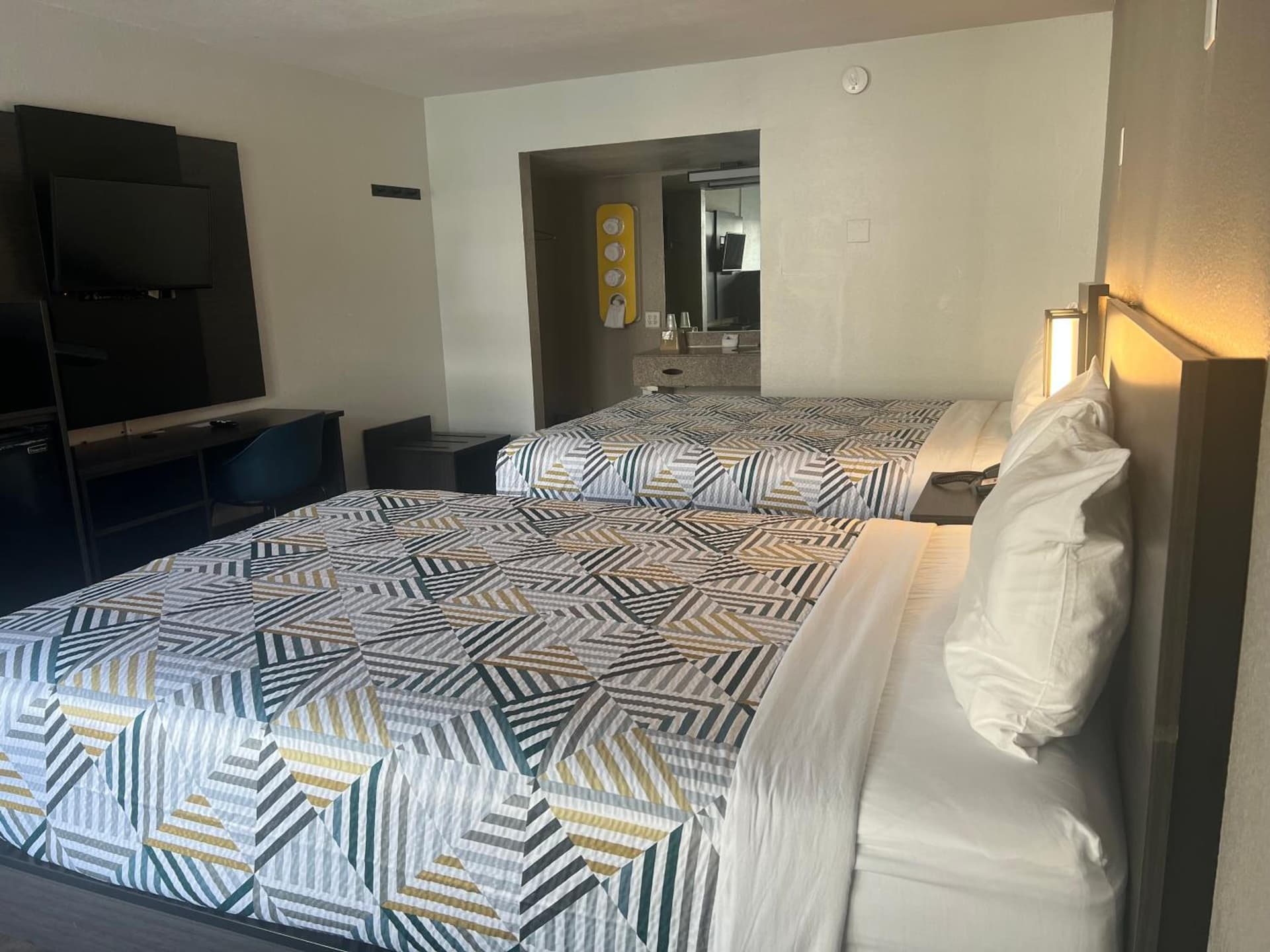 Motel 6 Glendale Phoenix interior in Glendale, AZ — gallery photo 2