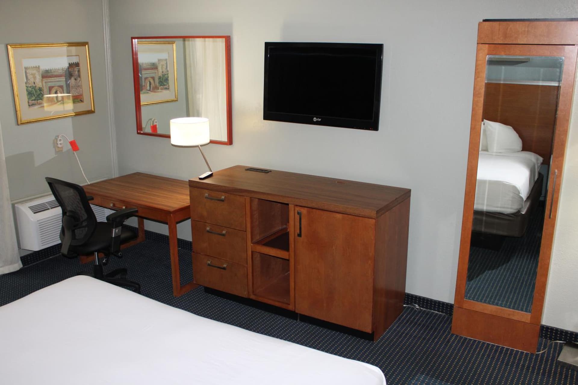 Clarion Hotel Bakersfield North gallery photo in Bakersfield, CA — image 14