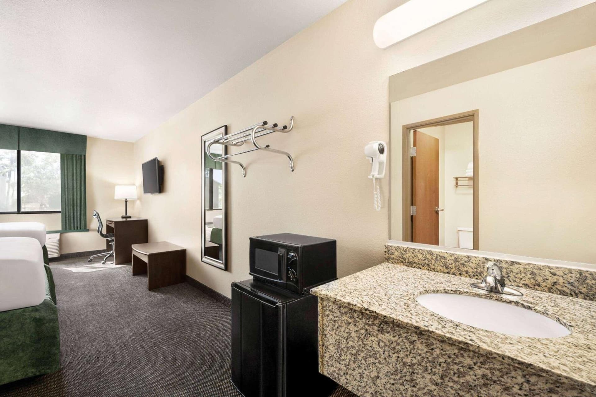 Travelodge by Wyndham Yuma gallery photo in Yuma, AZ — image 21