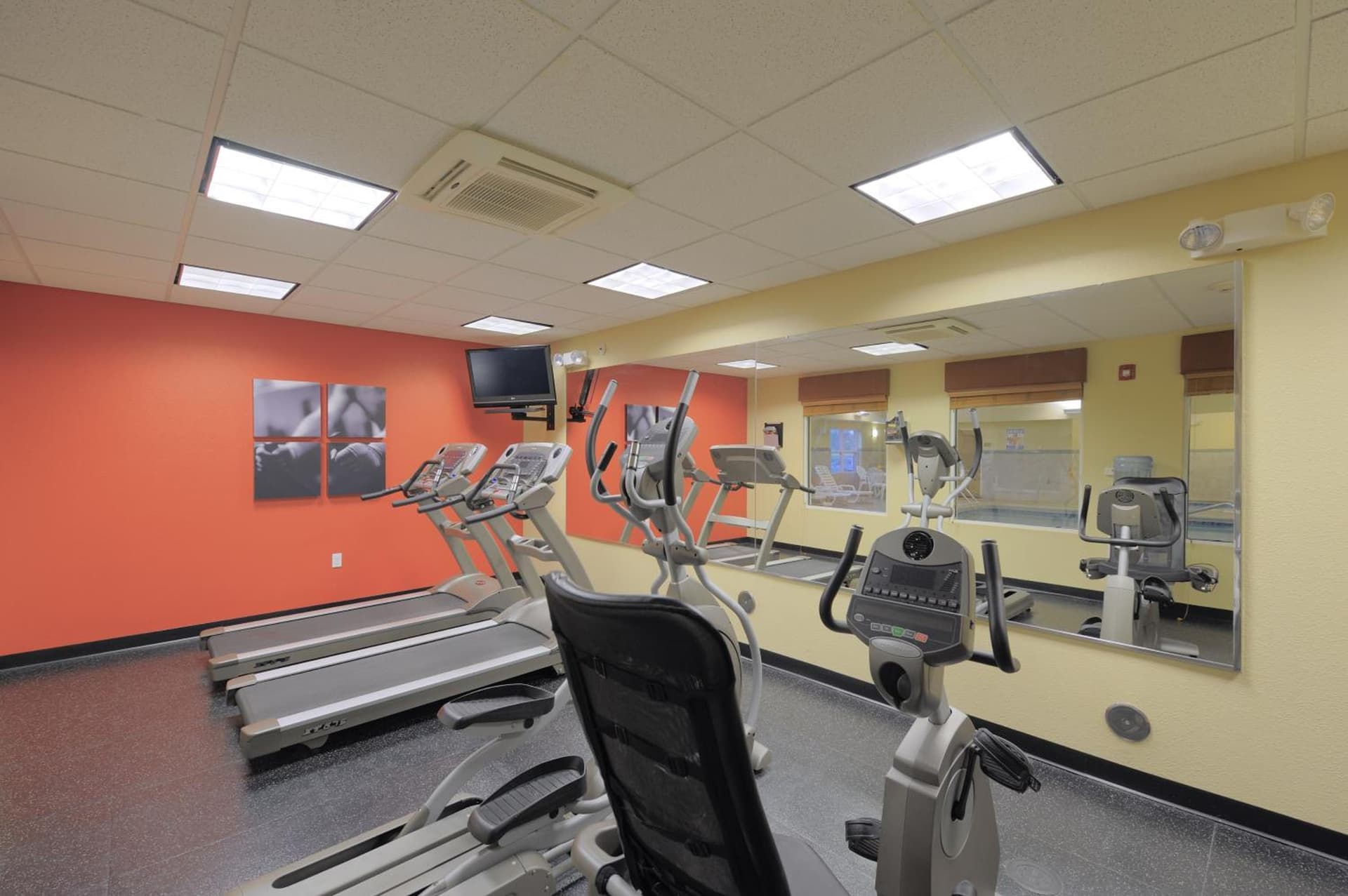 Country Inn & Suites by Radisson, Rossford - Toledo South gallery photo in Rossford, OH — image 19