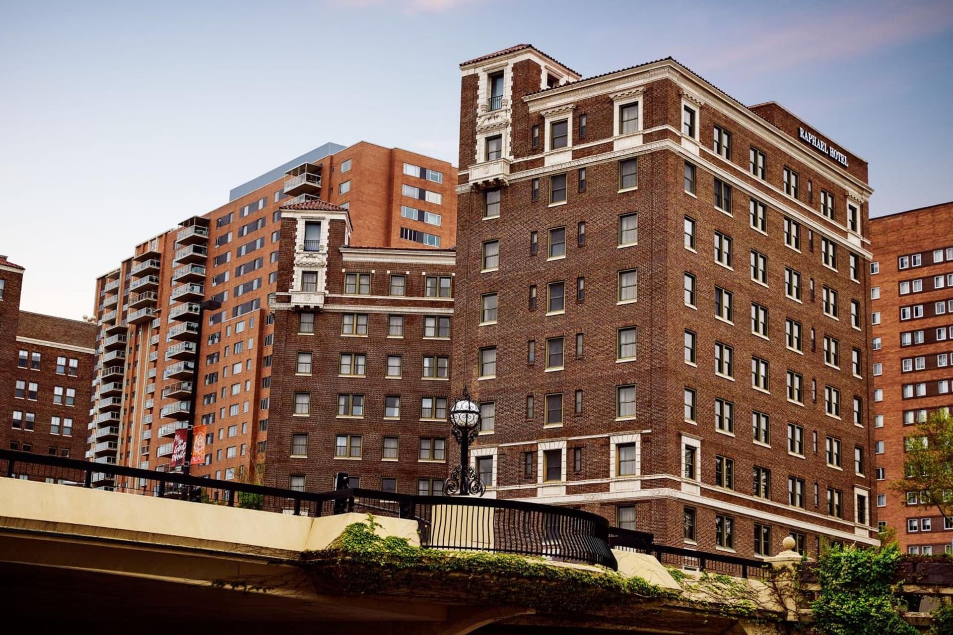 The Raphael Hotel, Autograph Collection property views in Kansas City, MO — gallery photo 3
