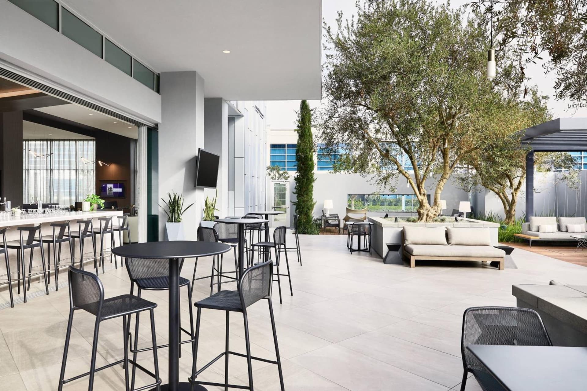 AC Hotel by Marriott Los Angeles South Bay gallery photo in Los Angeles, CA — image 15
