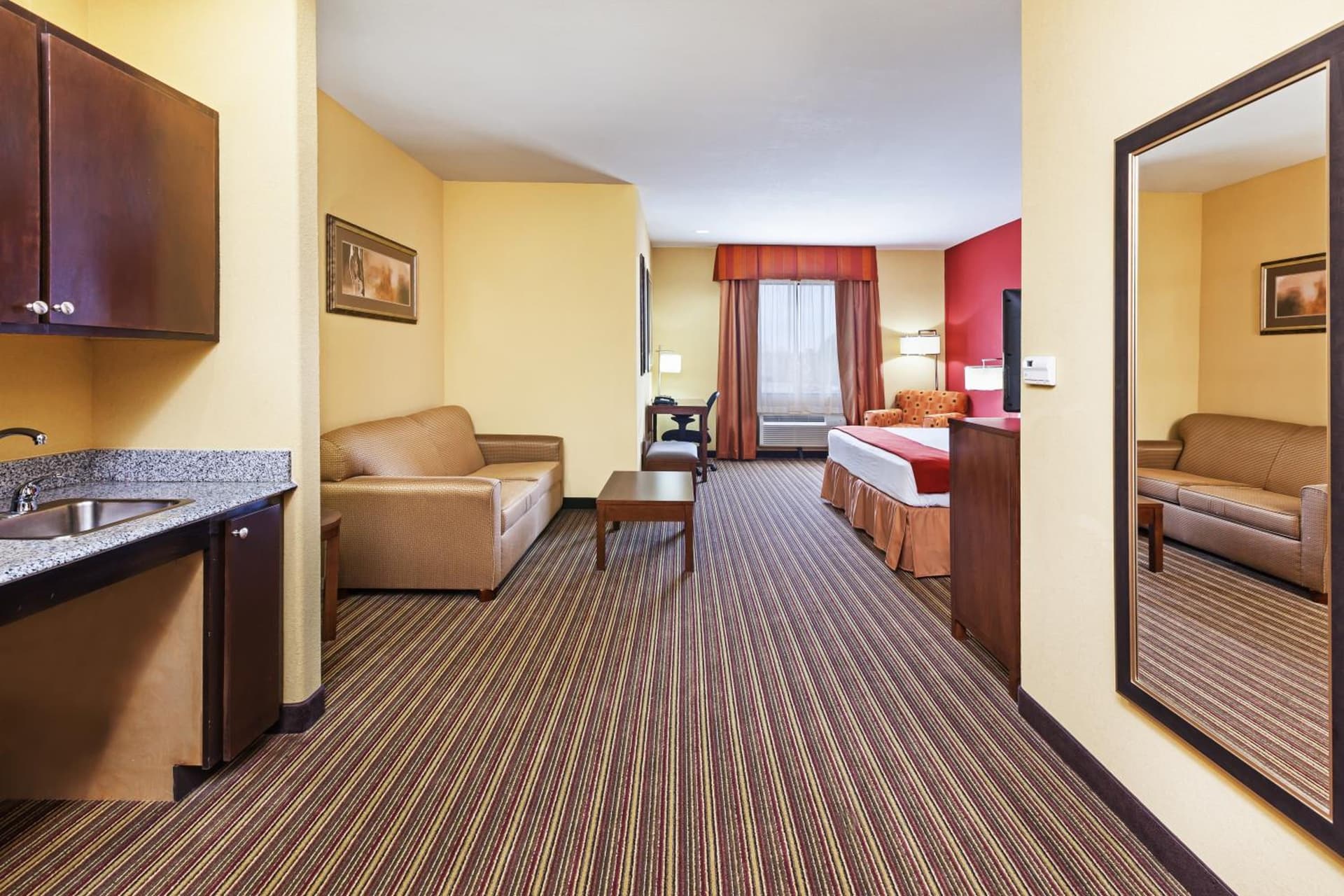 Holiday Inn Express & Suites Cleveland by IHG interior in Cleveland, TX — gallery photo 2