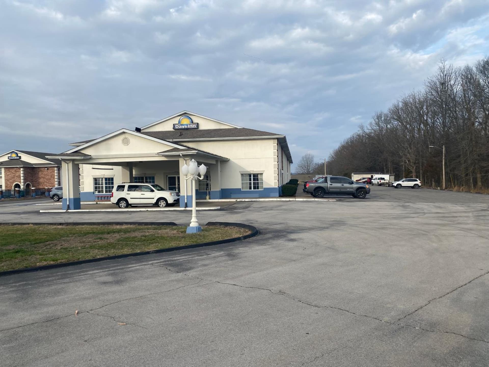 Days Inn by Wyndham Perryville MO interior in Perryville, MO — gallery photo 2
