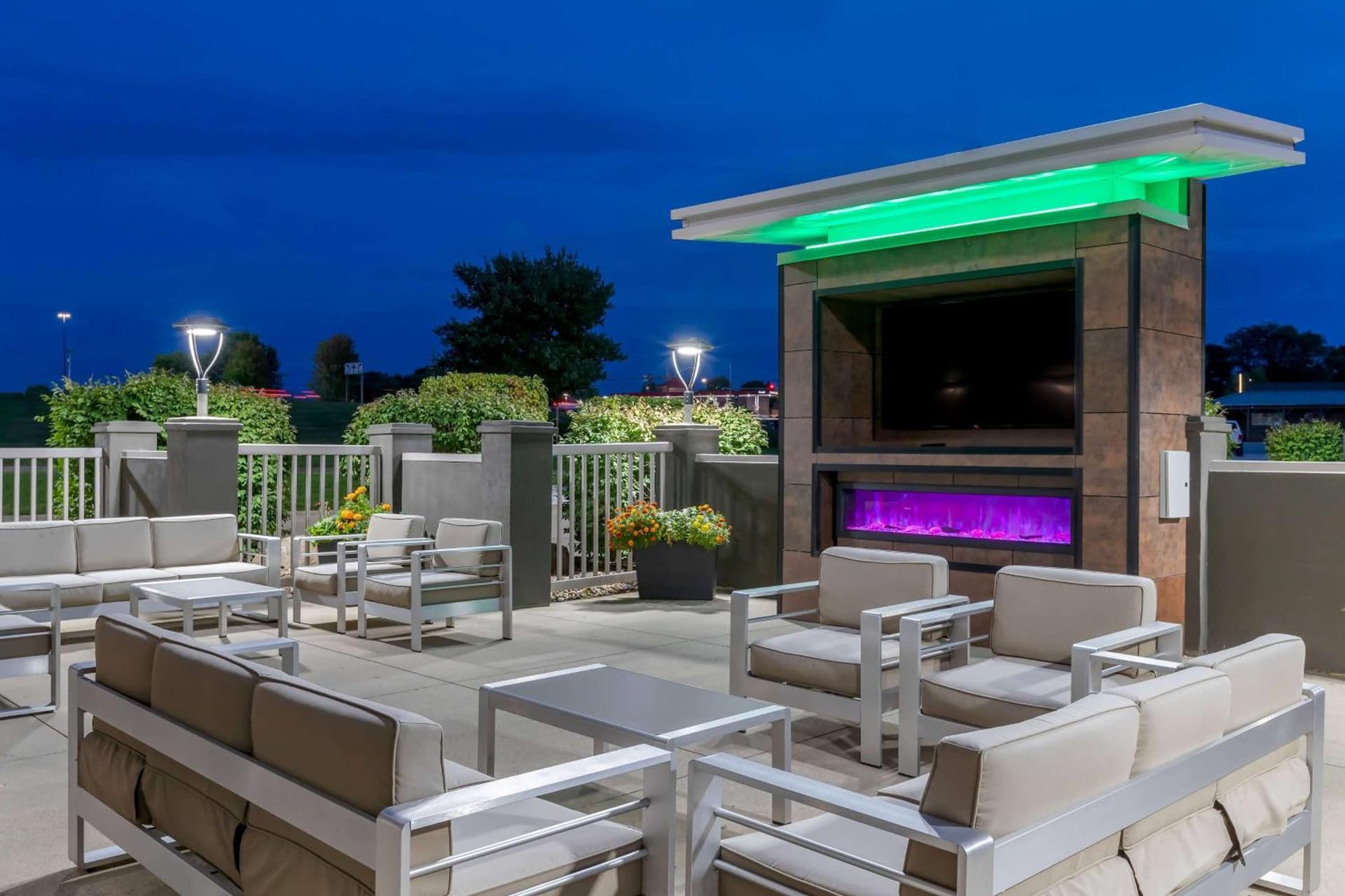 La Quinta by Wyndham Des Moines West Clive gallery photo in Clive, IA — image 95