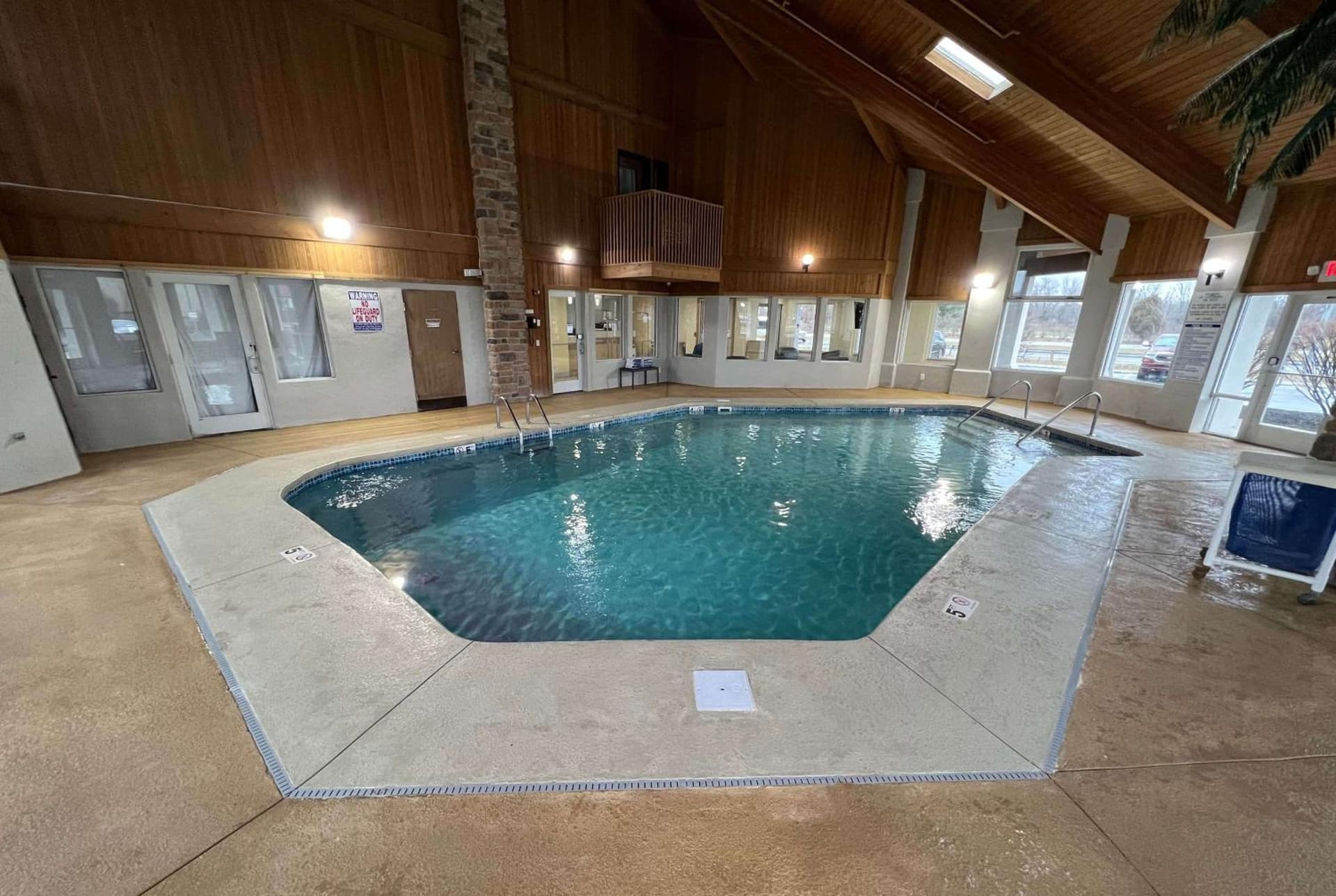Days Inn by Wyndham Batavia Ohio interior in Batavia, OH — gallery photo 2