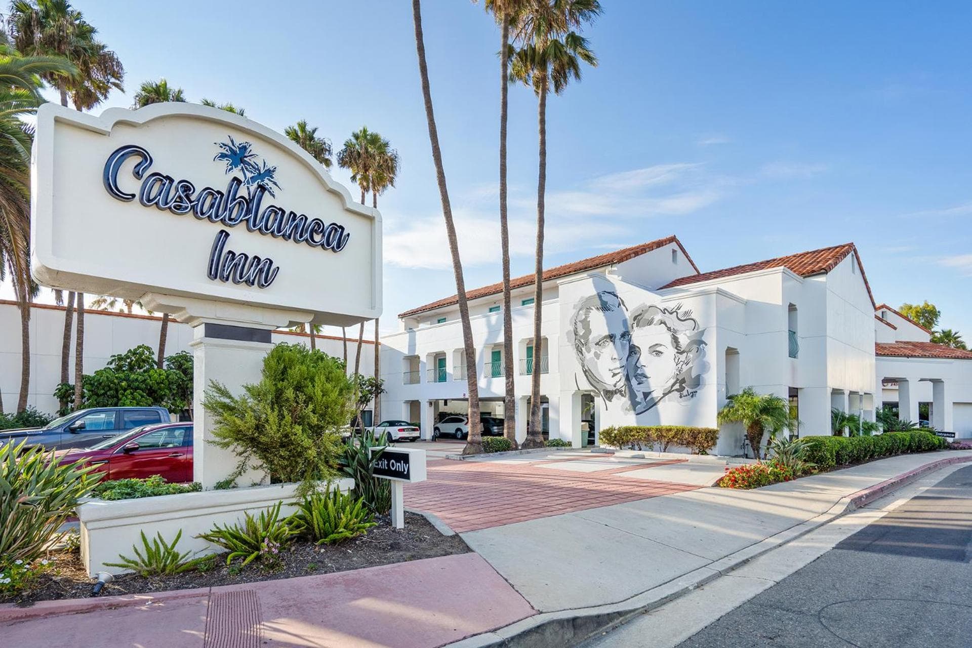 Casablanca Inn interior in San Clemente, CA — gallery photo 2