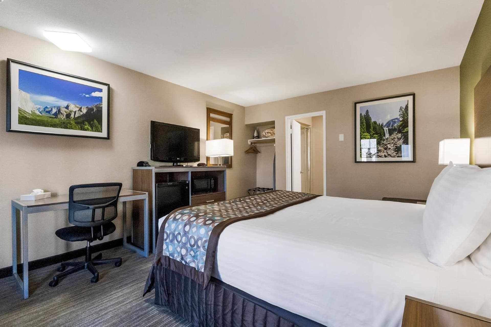 Heritage Inn - Yosemite/Sonora interior in Sonora, CA — gallery photo 2