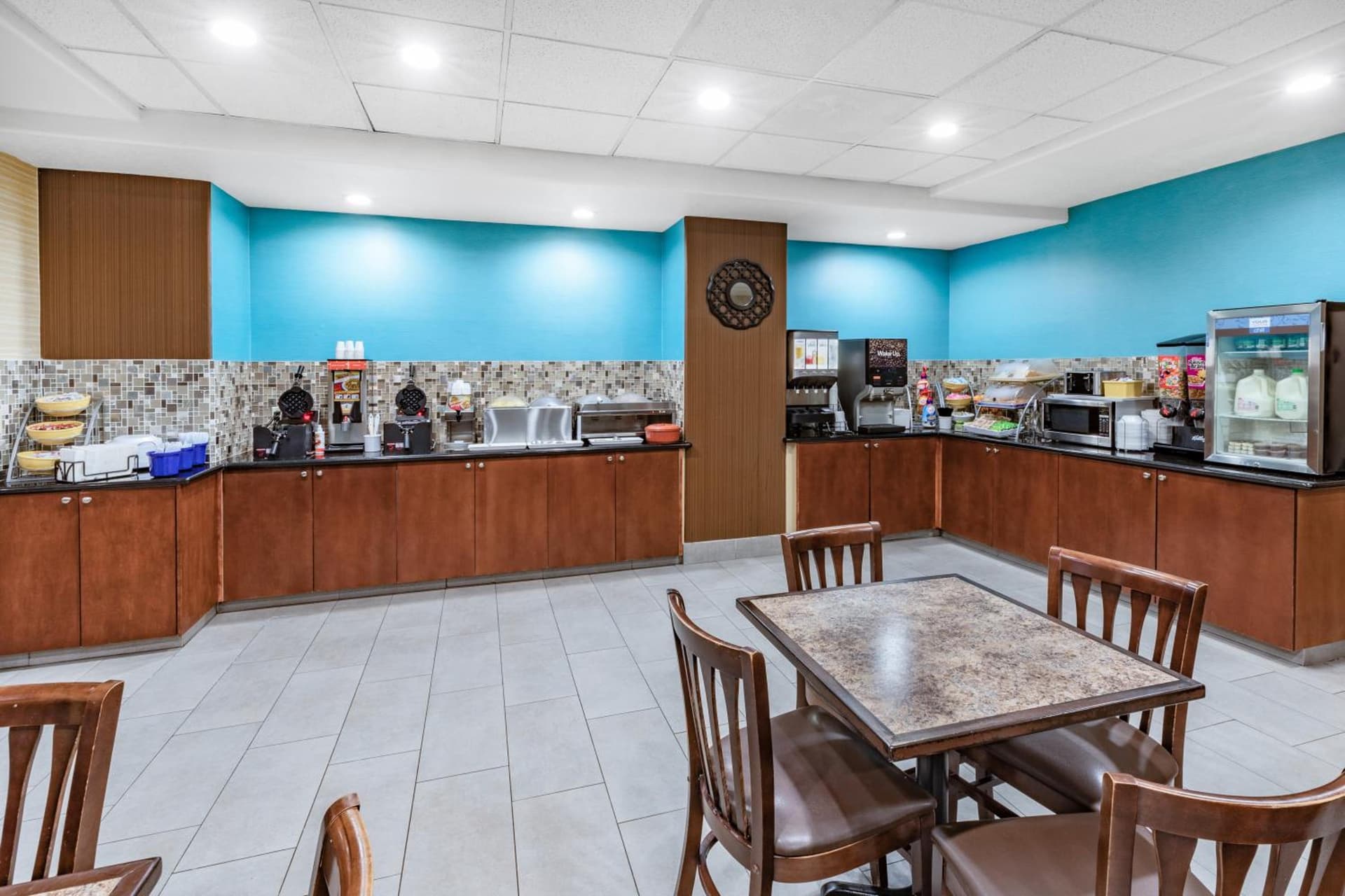 Days Inn & Suites by Wyndham San Antonio near Frost Bank Center gallery photo in San Antonio, TX — image 37