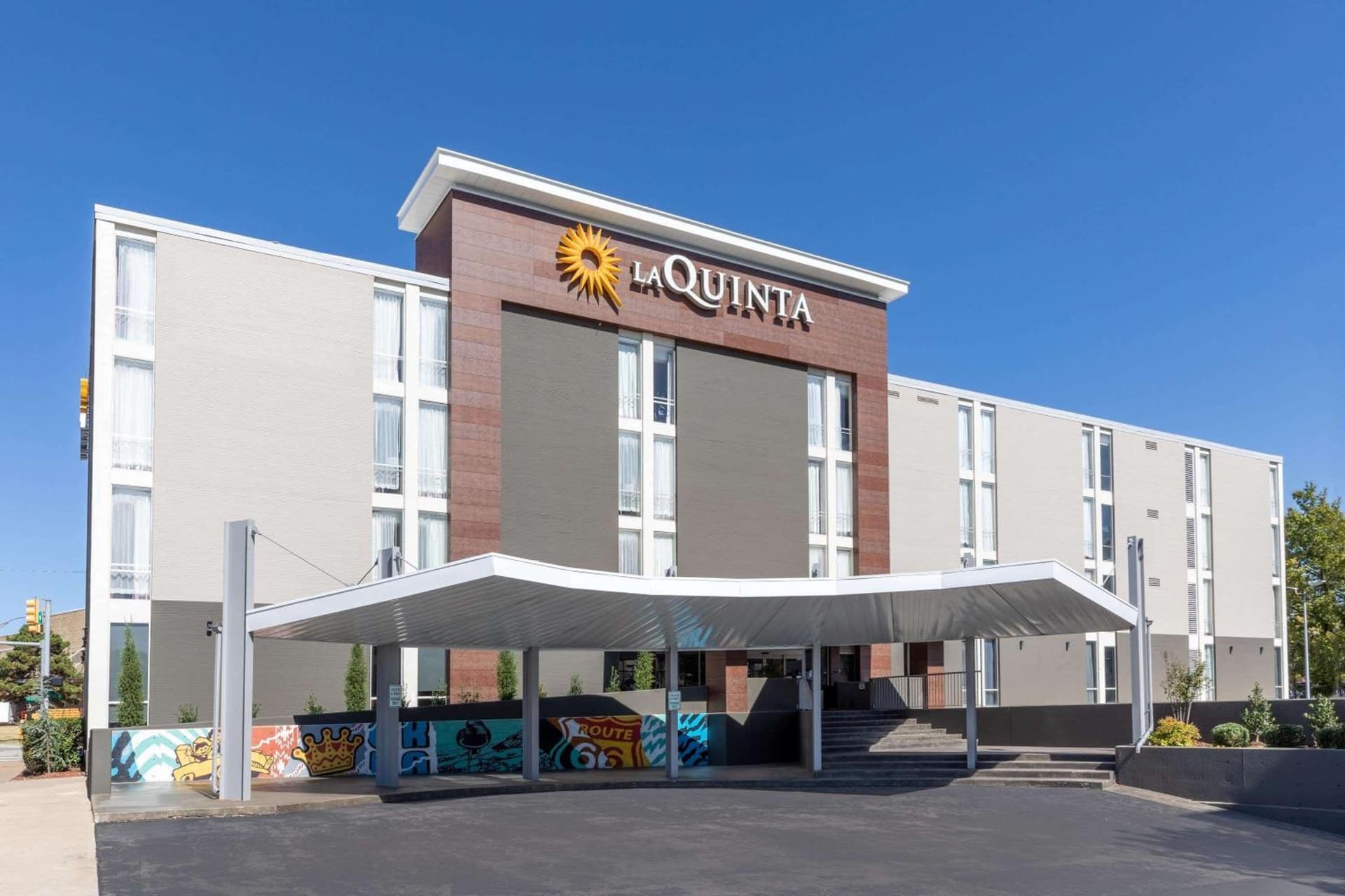 La Quinta Inn & Suites by Wyndham Tulsa Downtown - Route 66 property views in Tulsa, OK — gallery photo 3