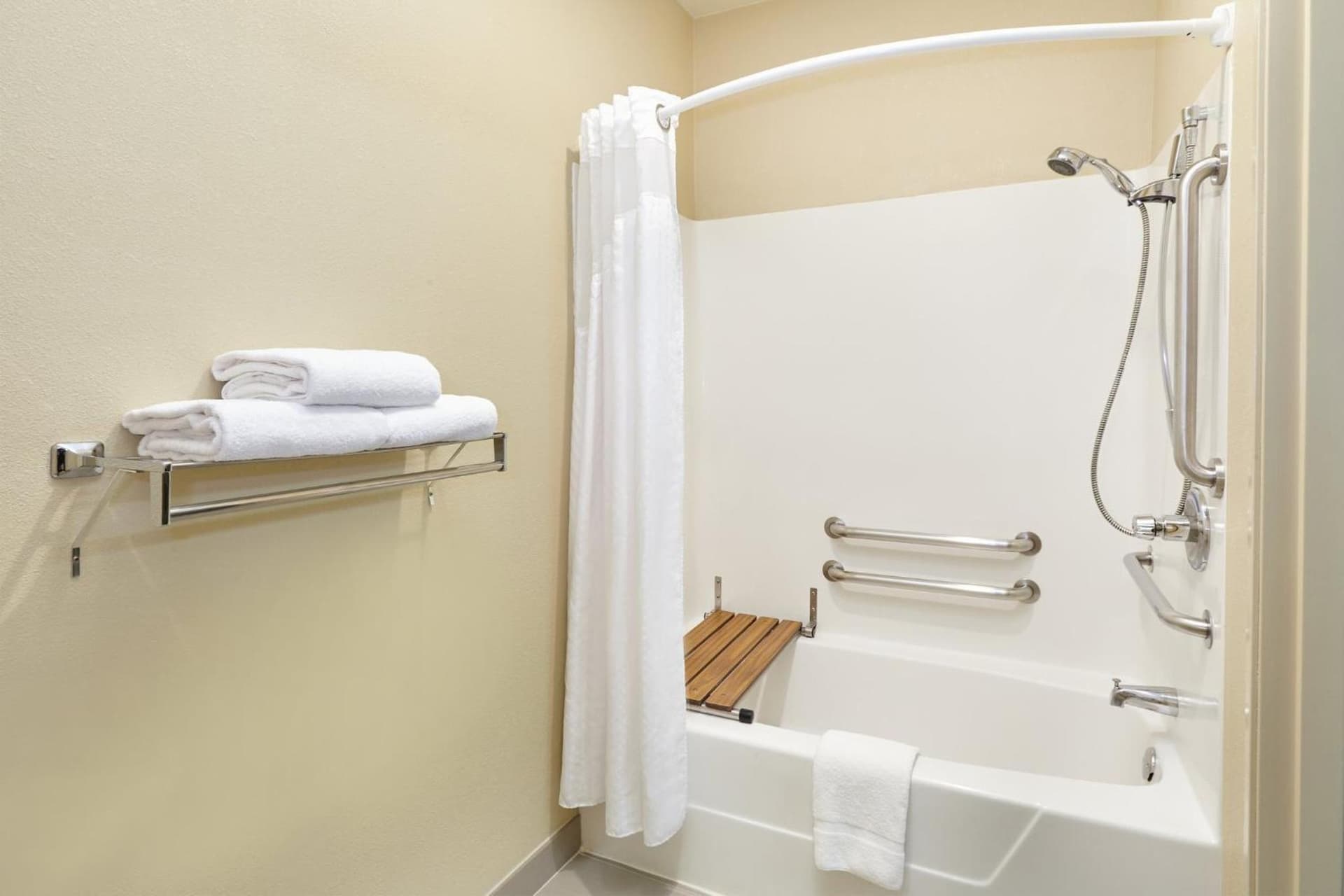 Holiday Inn Express & Suites Chicago-Libertyville by IHG gallery photo in Libertyville, IL — image 44