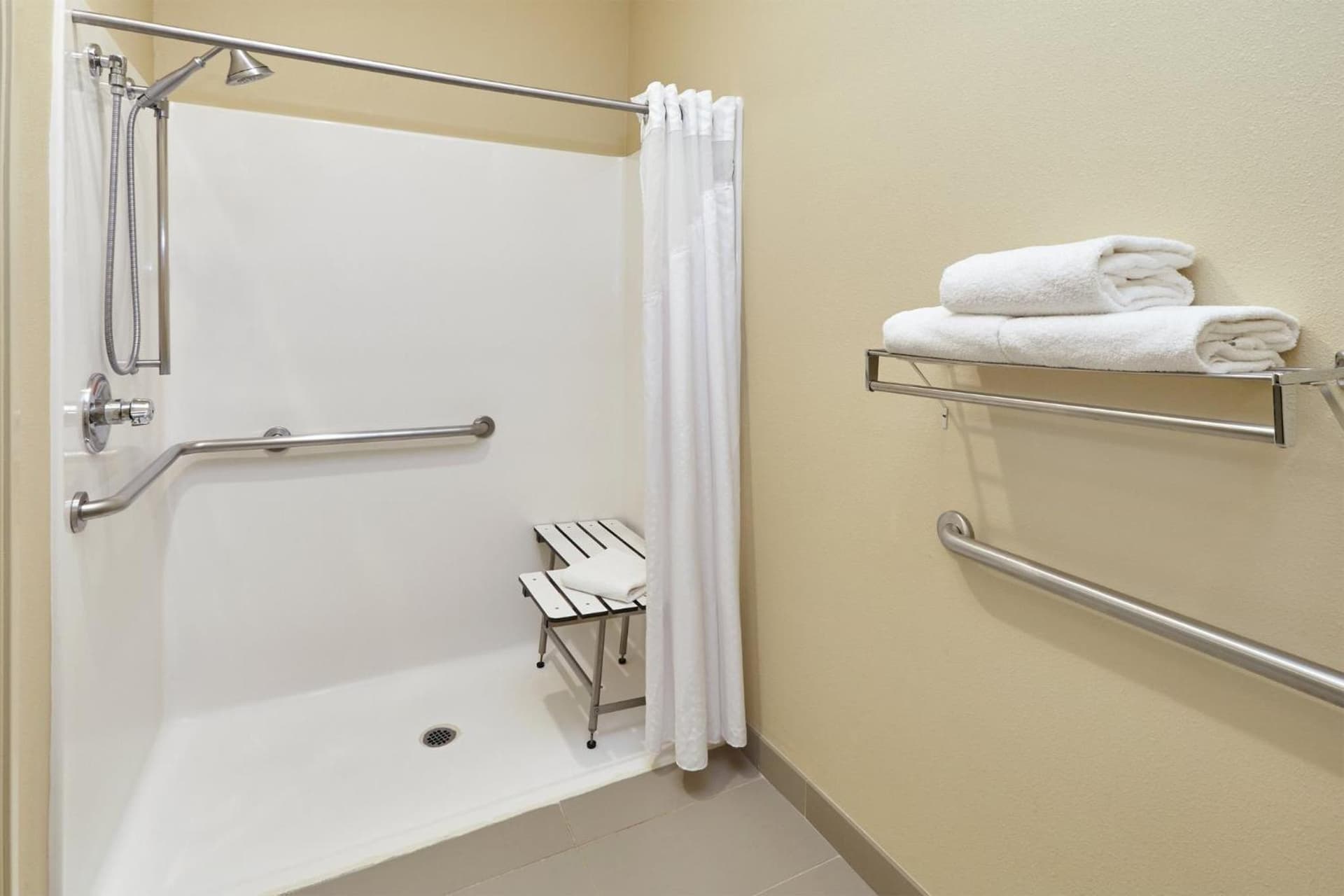 Holiday Inn Express & Suites Chicago-Libertyville by IHG gallery photo in Libertyville, IL — image 20