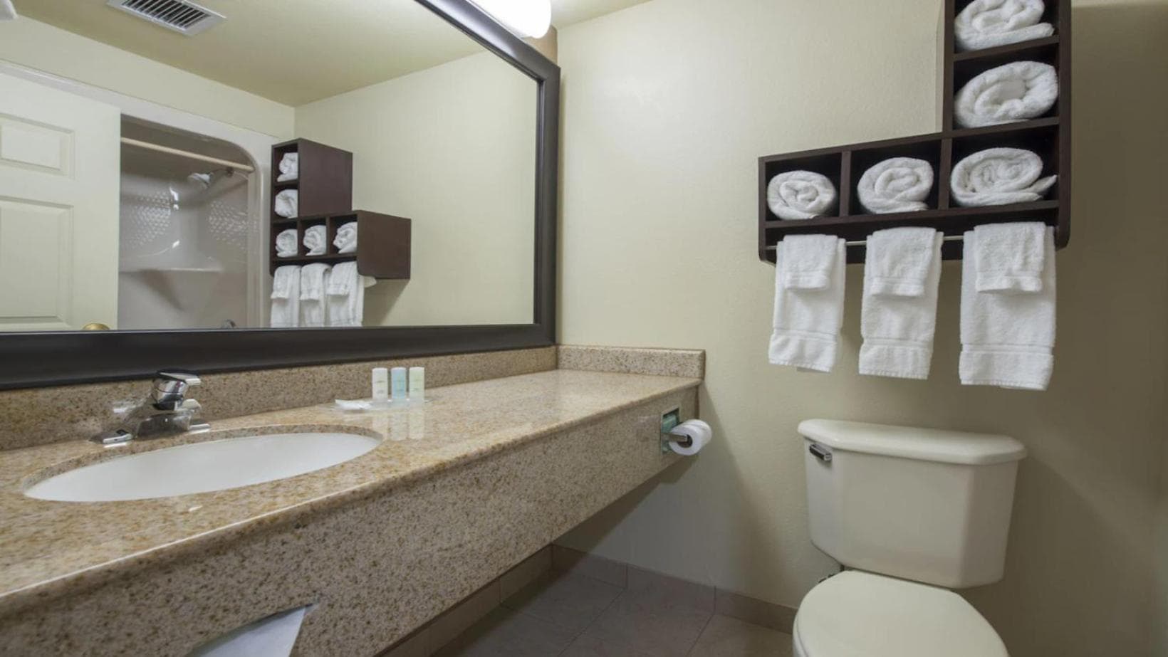 Comfort Suites Columbia at Harbison gallery photo in Columbia, SC — image 6