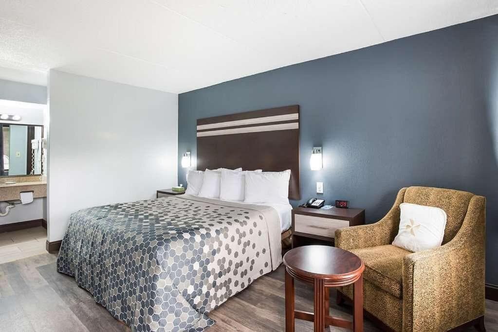 Red Carpet Inn & Suites NJ-73 property views in Hammonton, NJ — gallery photo 3