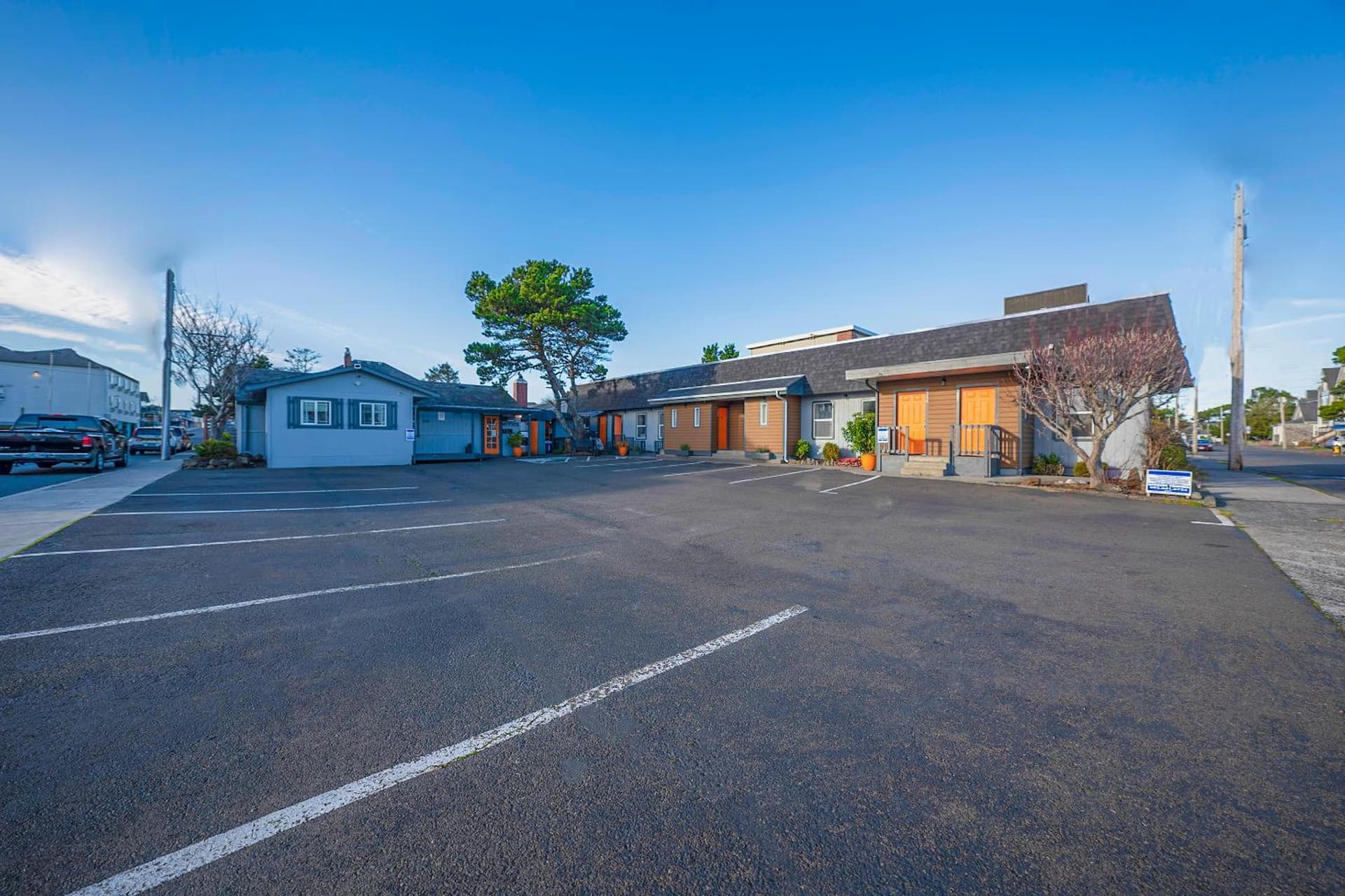 City Centre Motel by OYO interior in Seaside, OR — gallery photo 2