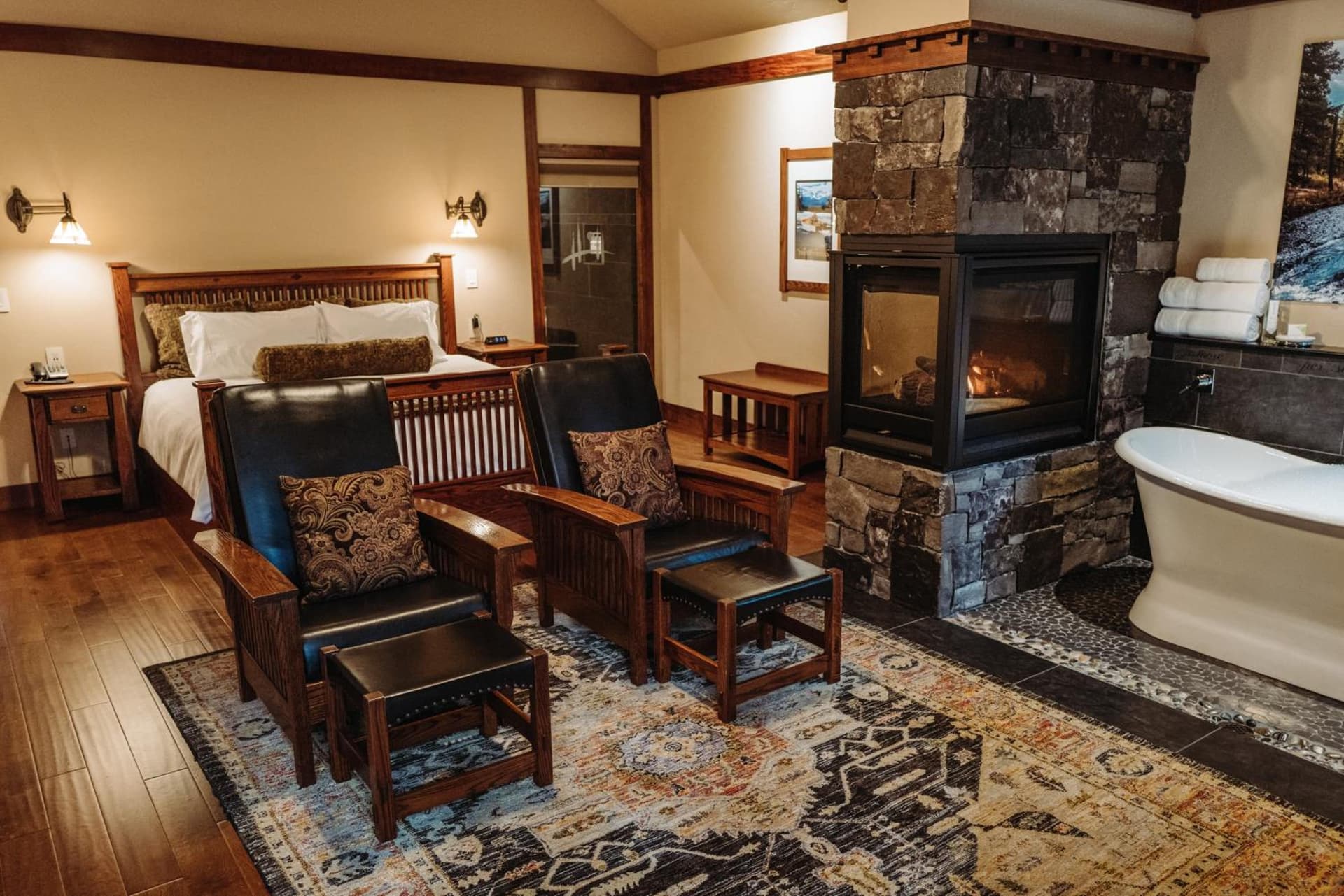 FivePine Lodge interior in Sisters, OR — gallery photo 2