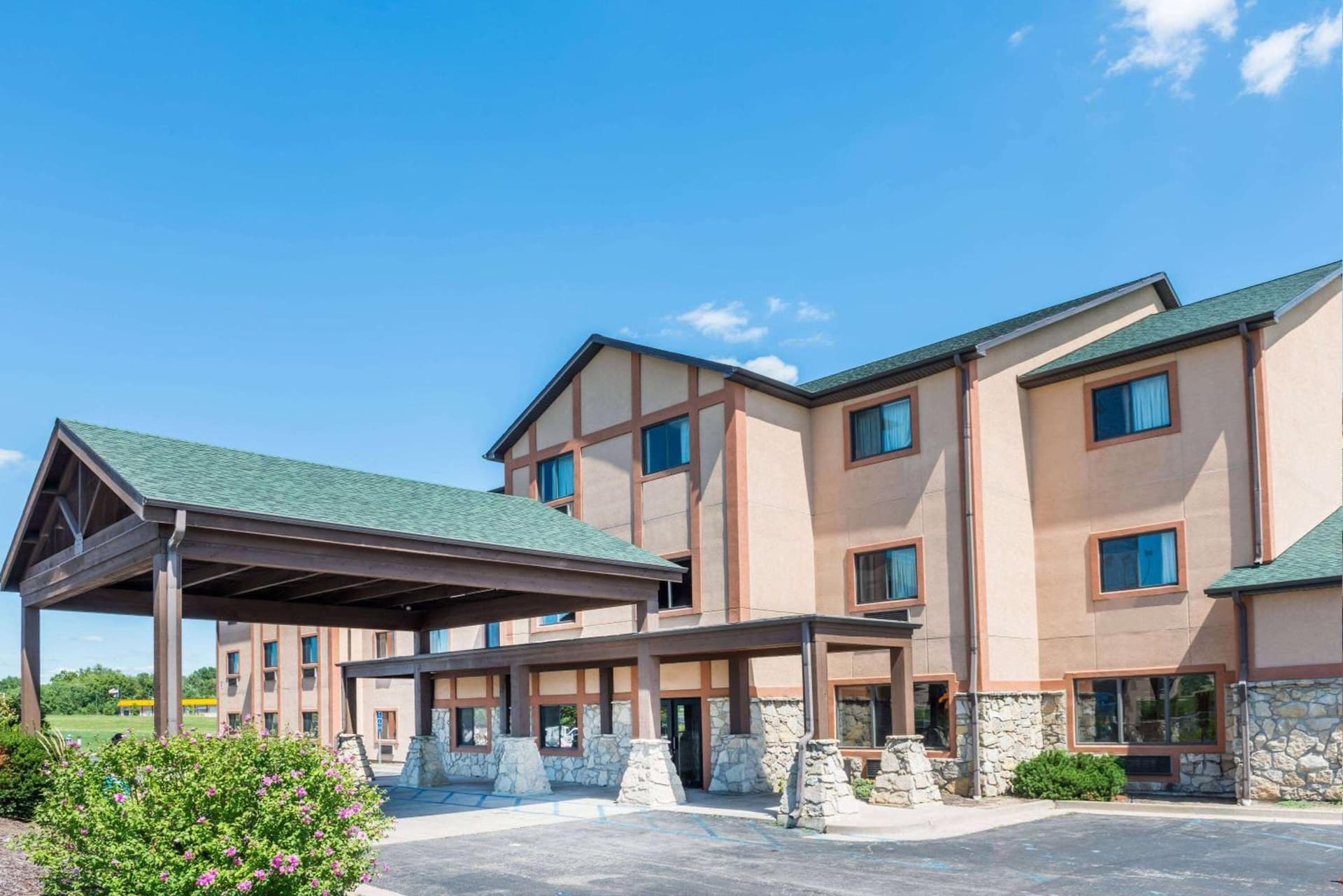 Super 8 by Wyndham Columbia East featured exterior or lobby in Columbia, MO — similar hotel