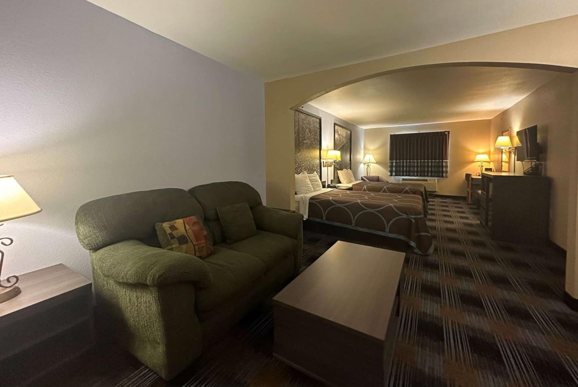 Super 8 by Wyndham Columbia East gallery photo in Columbia, MO — image 34