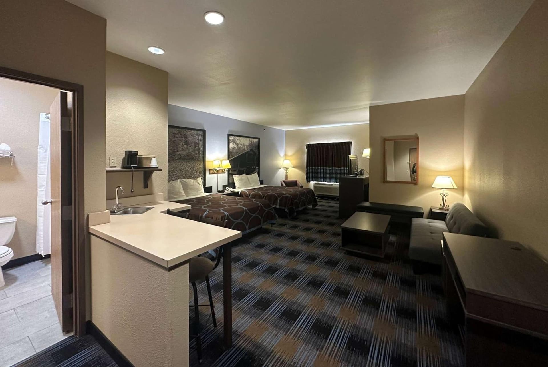 Super 8 by Wyndham Columbia East gallery photo in Columbia, MO — image 18