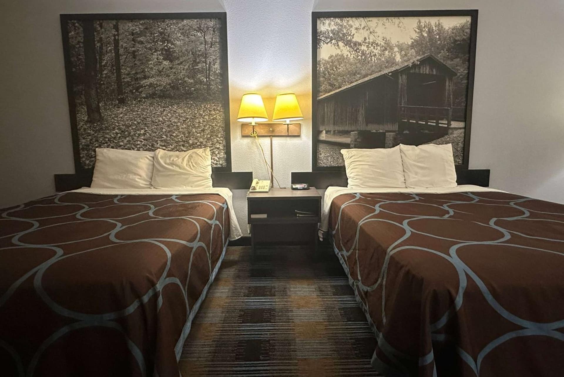 Super 8 by Wyndham Columbia East gallery photo in Columbia, MO — image 12