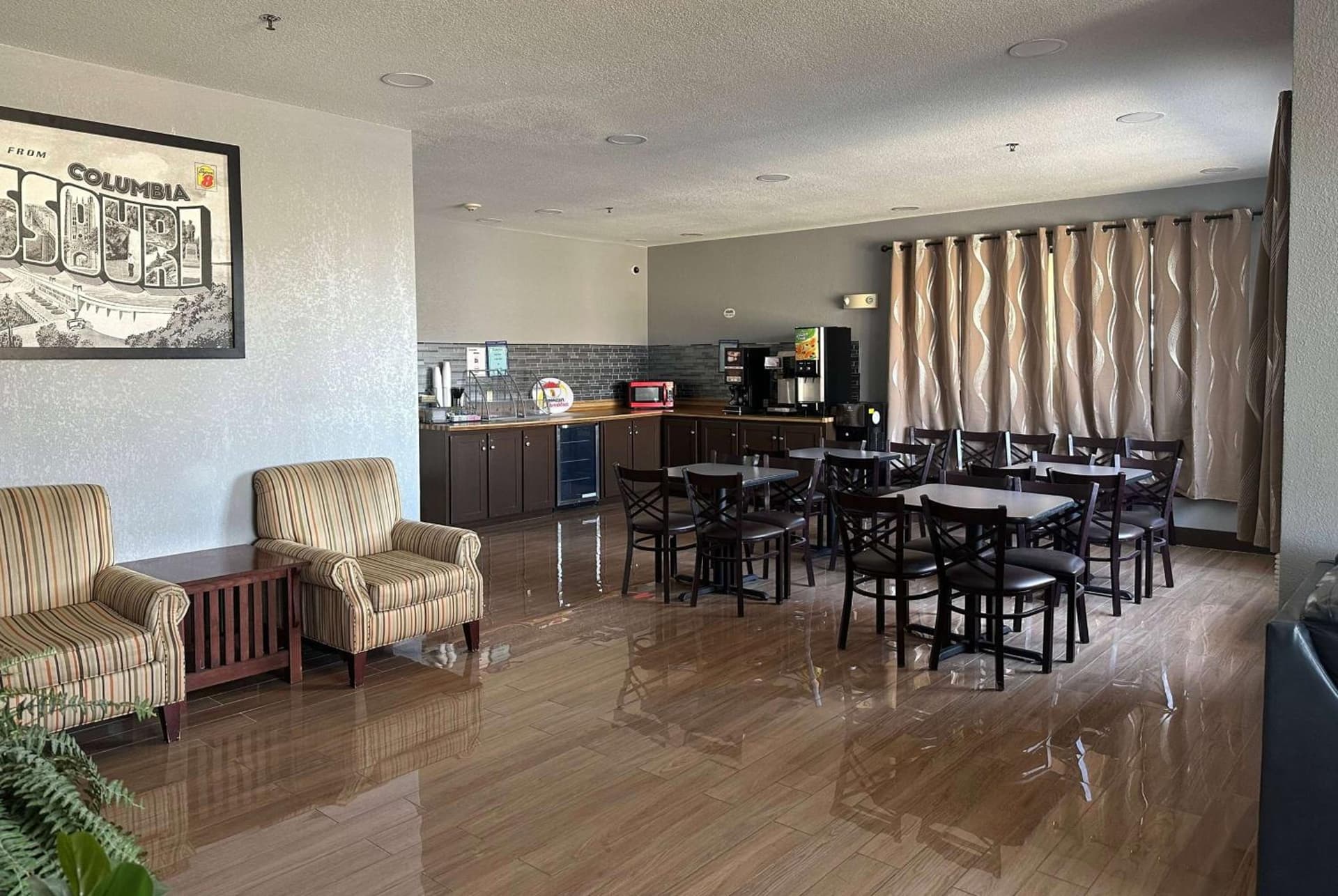 Super 8 by Wyndham Columbia East gallery photo in Columbia, MO — image 16