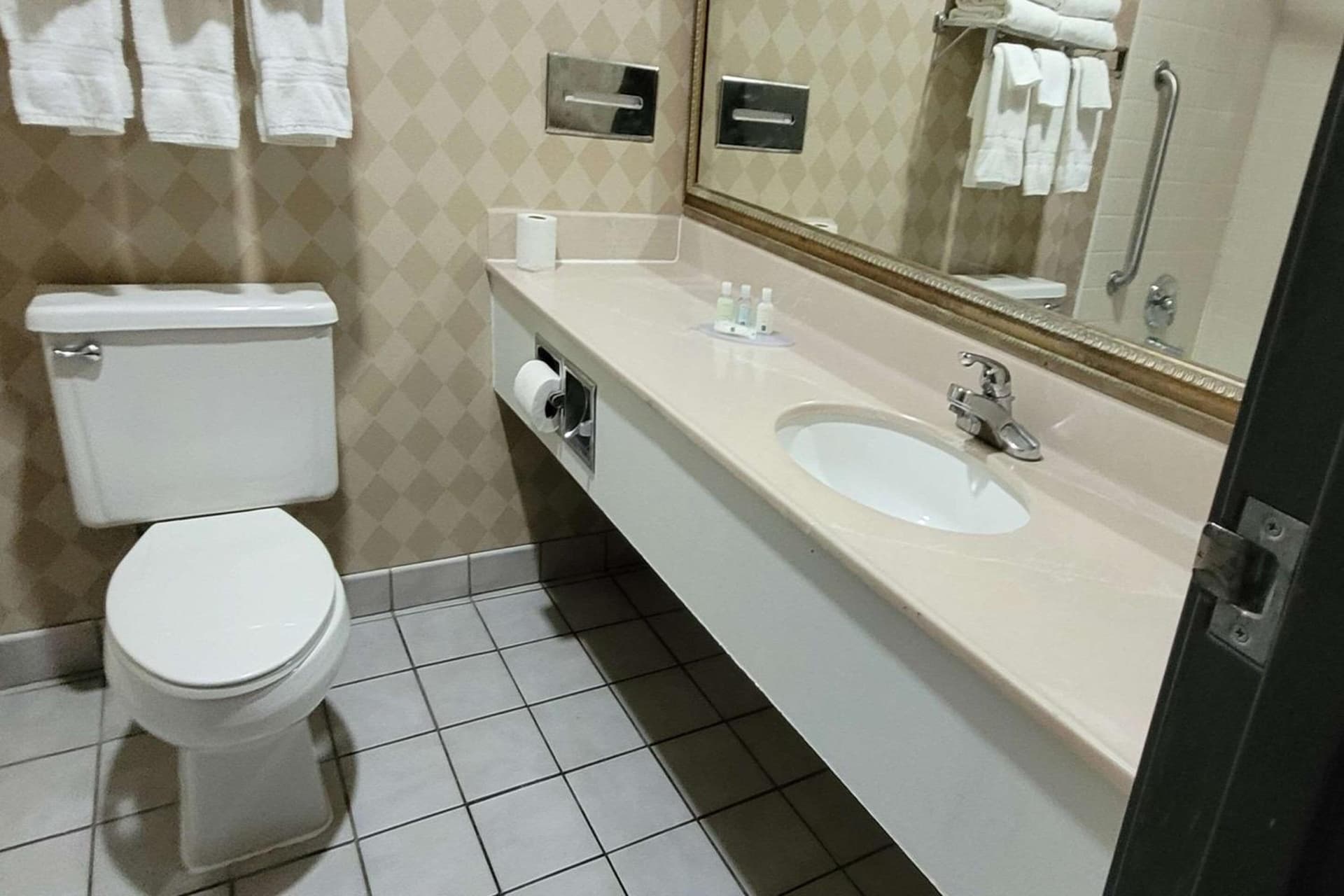Quality Inn & Suites Columbia I-70 gallery photo in Columbia, MO — image 16