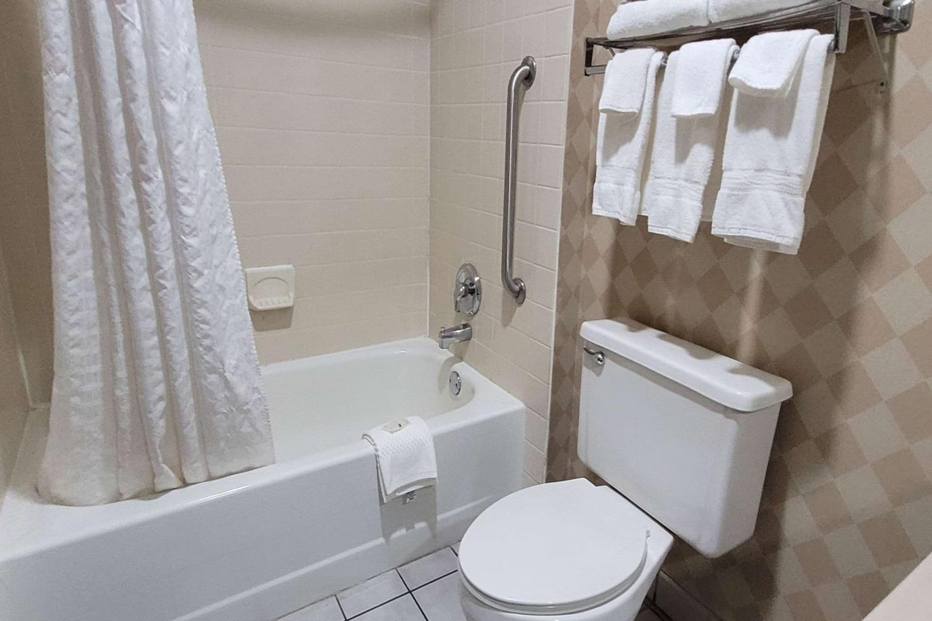Quality Inn & Suites Columbia I-70 gallery photo in Columbia, MO — image 22