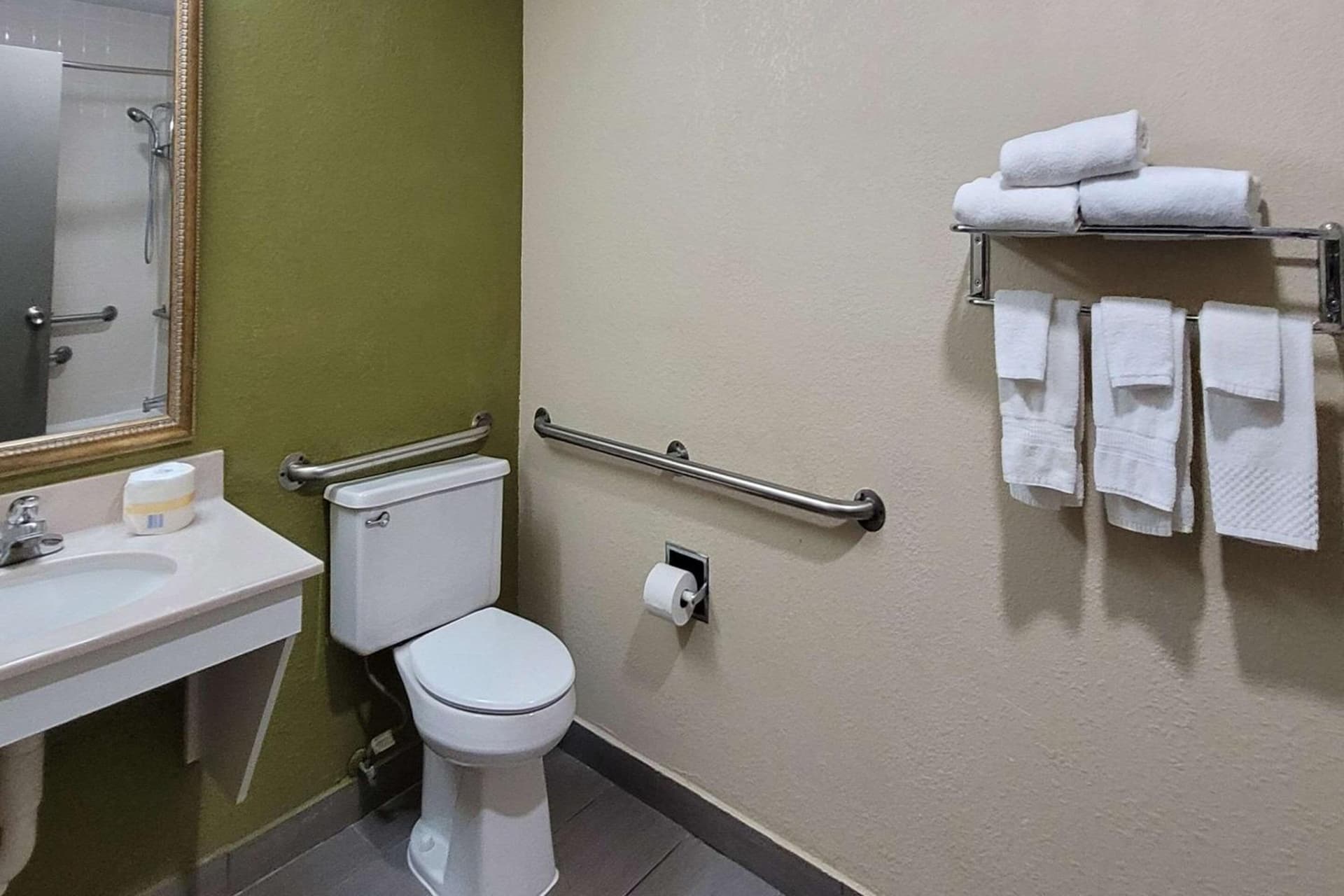 Quality Inn & Suites Columbia I-70 gallery photo in Columbia, MO — image 10